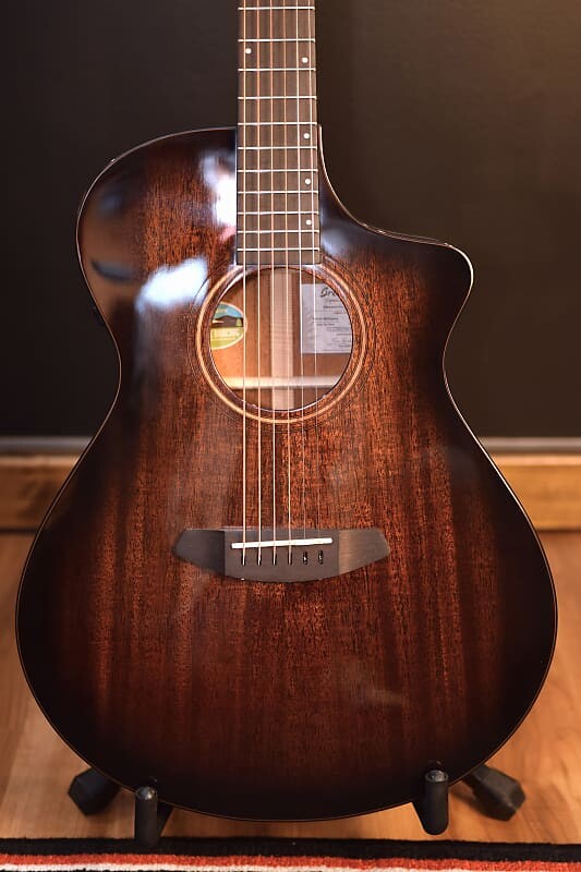 

Акустическая гитара Breedlove Wildwood Pro Concert Suede CE Acoustic Guitar