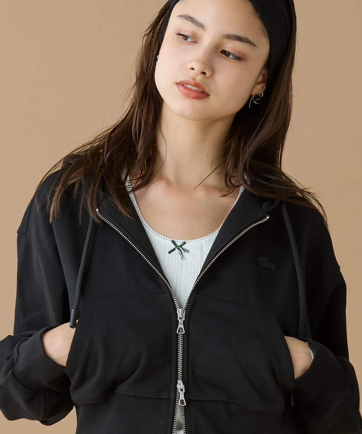Толстовка Lacoste Укороченная на молнии, Оверсайз, Офф-вайт — фото 2