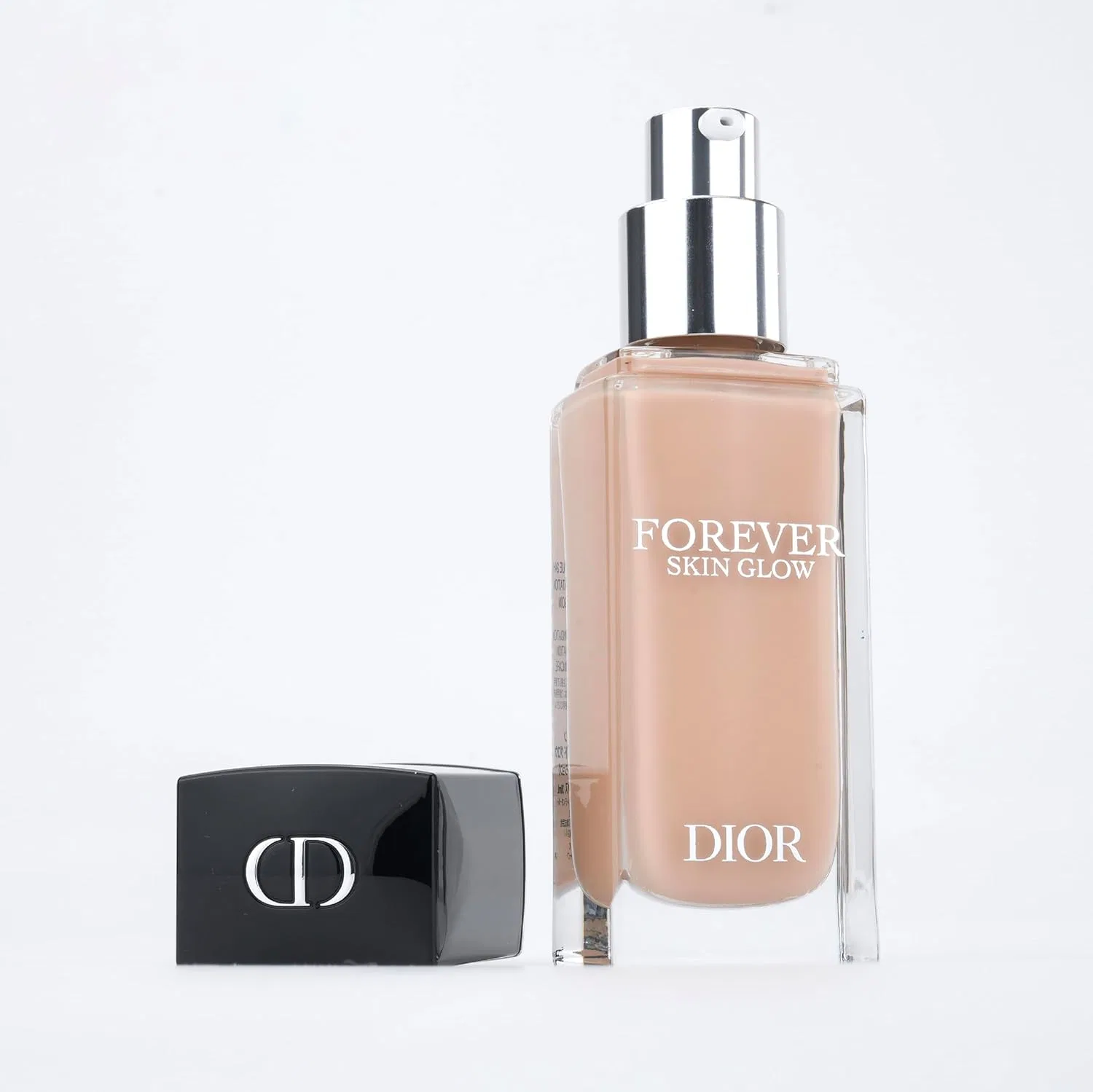 Тональная основа Dior Forever Fluid Glow 1N Neutral 30 мл — фото 4