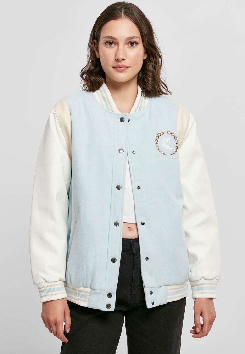 

Куртка Karl Kani RETRO EMBLEM BLOCK COLLEGE, цвет light blue white