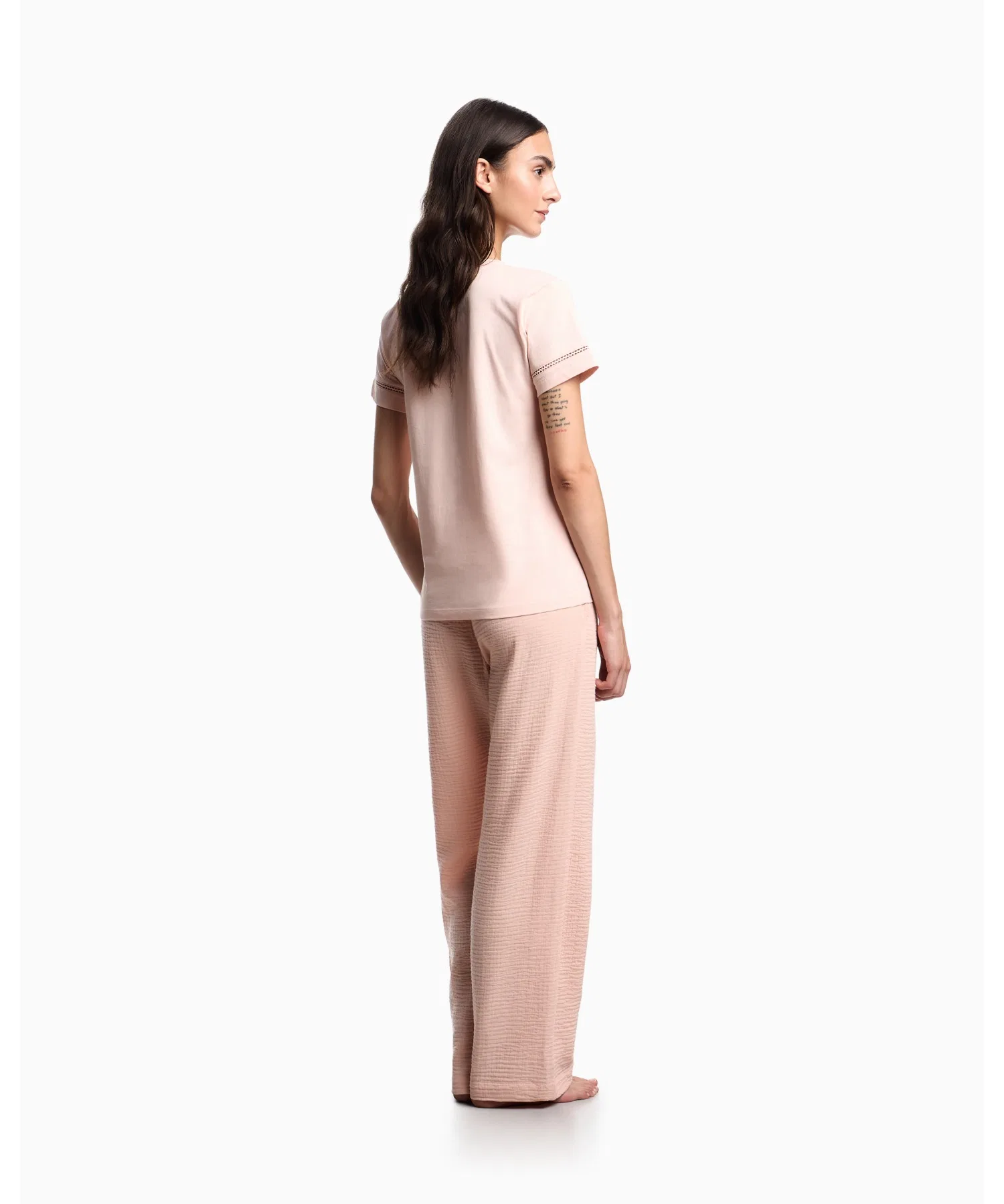 Женская футболка Emporio Armani из хлопка с коротким рукавом — фото 4