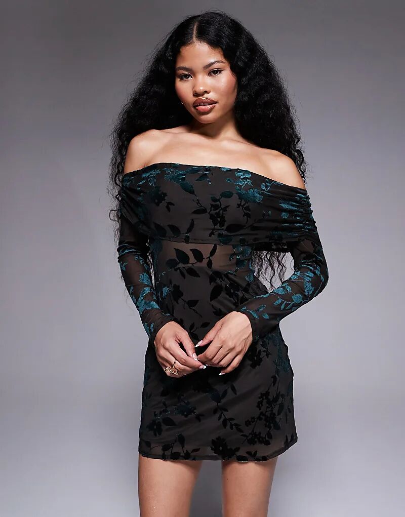 

Мини-платье TFNC Petite с открытыми плечами и длинными рукавами из зеленого бархата с эффектом выгорания