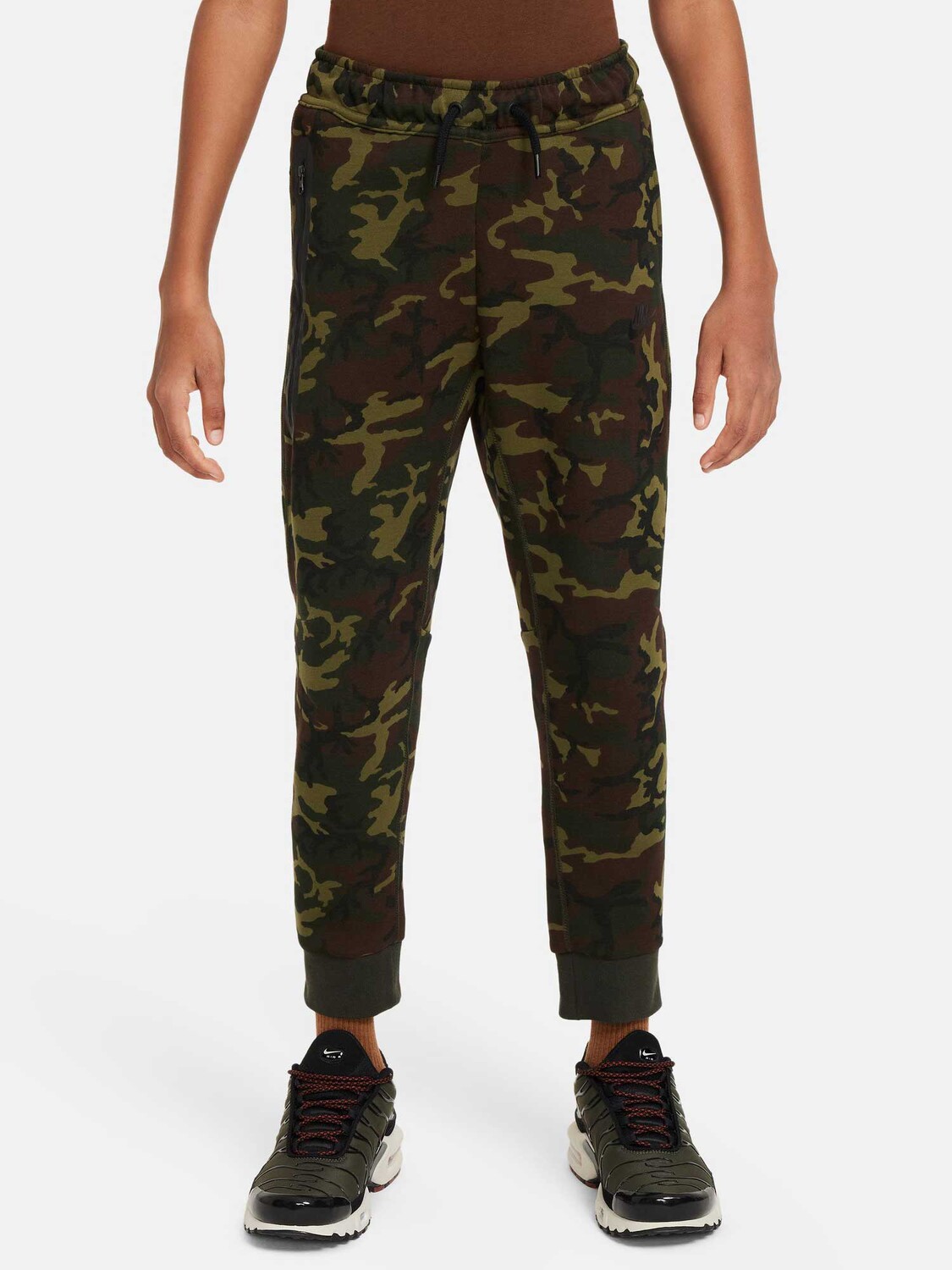 

Спортивные брюки Nike B NSW TCH FLC CAMO BOTTOM, черный