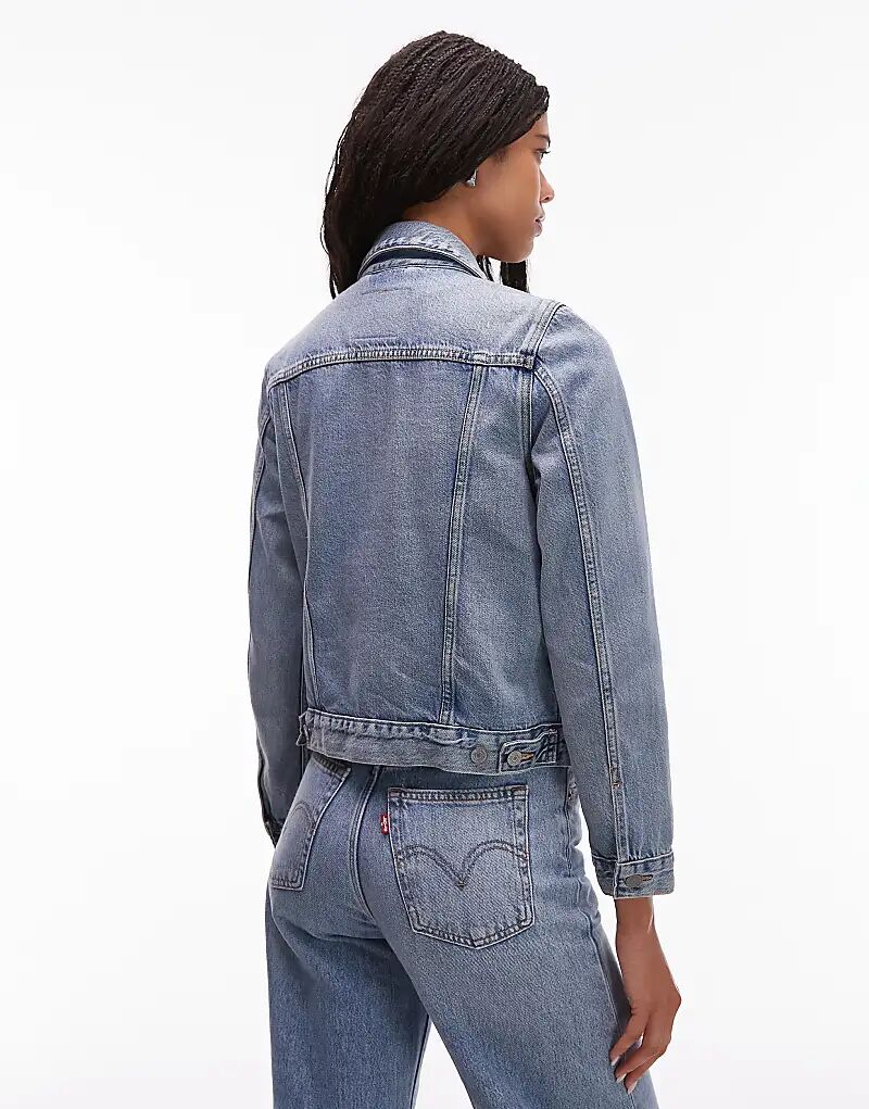Оригинальная джинсовая куртка Levi's Trucker светлого оттенка — фото 4