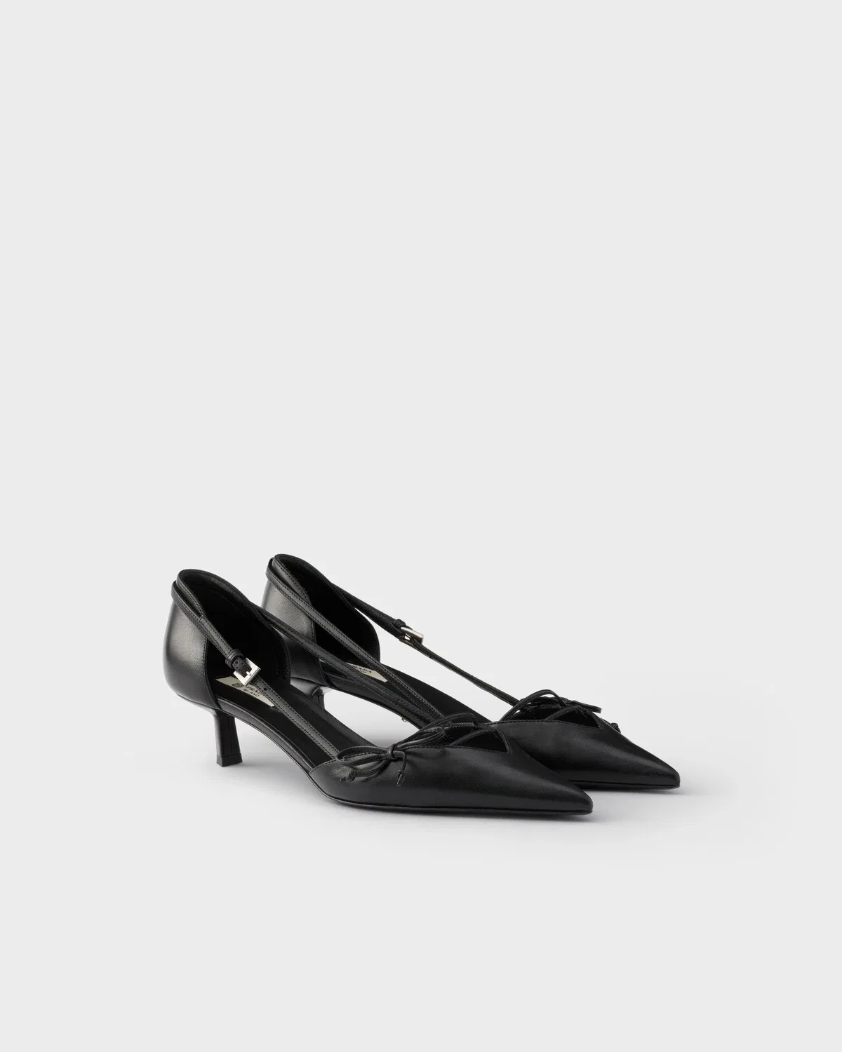 Туфли-лодочки из кожи с открытыми боками Prada, черный
