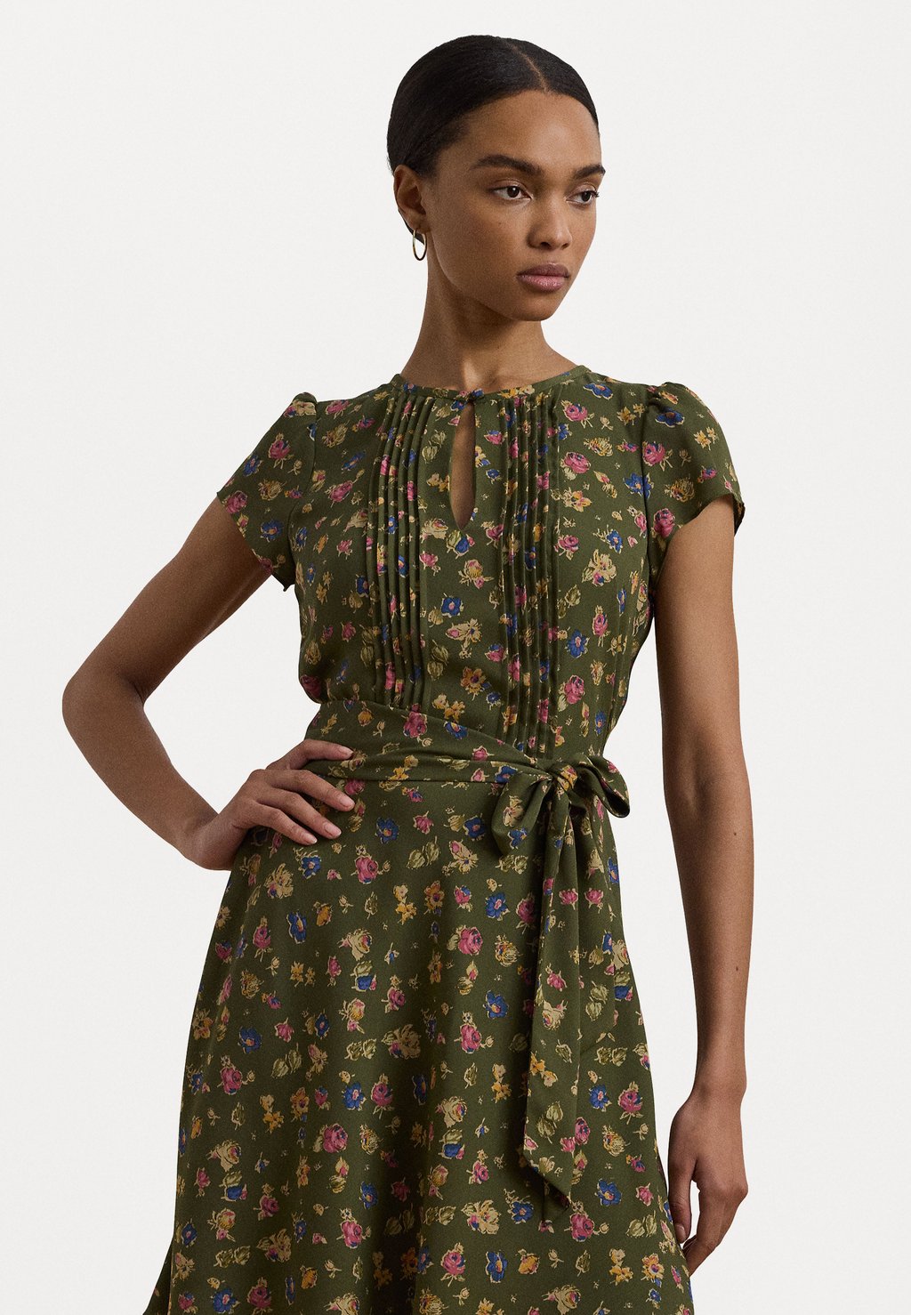 

Повседневное платье FLORAL BELTED GEORGETTE PINTUCKED DRESS Lauren Ralph Lauren, оливковый
