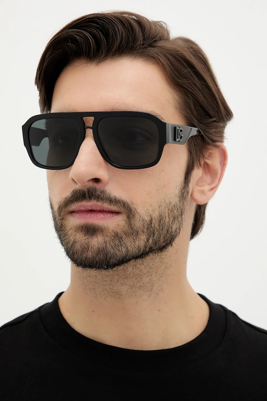 

Солнцезащитные очки Dolce & Gabbana, черный