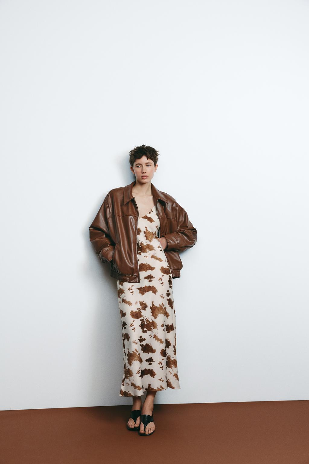 

Атласное платье миди с принтом ZARA, цвет Beige-brown