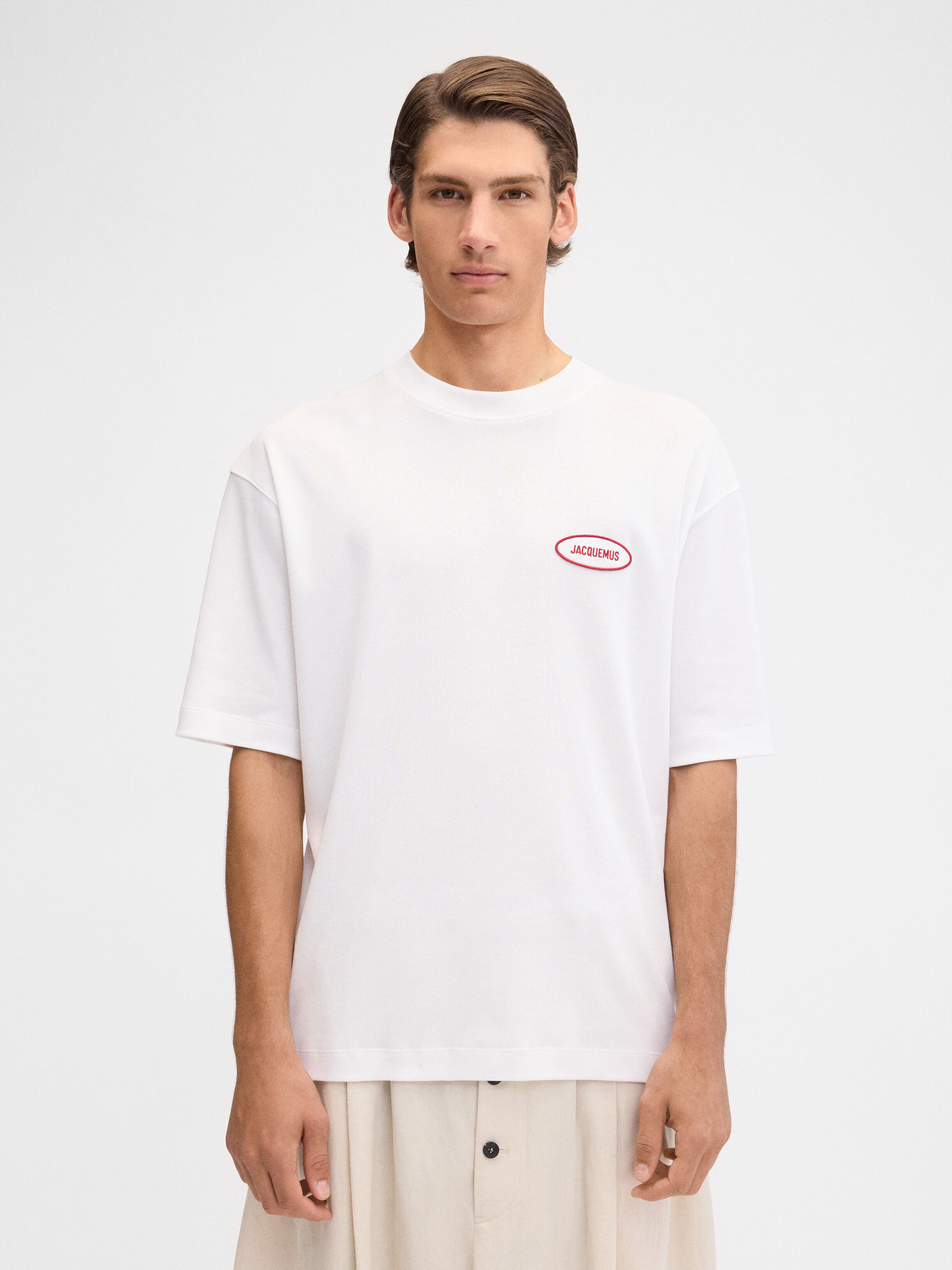 

Футболка с нашивкой-логотипом JACQUEMUS The Stazione t-shirt, цвет Station Patch White