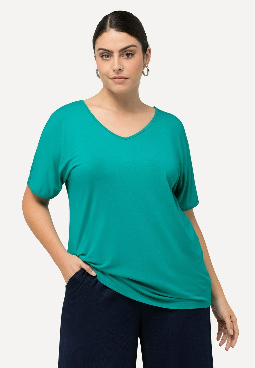 

Базовая футболка CUTOUT SHORT SLEEVE TEE Ulla Popken, бирюзовый