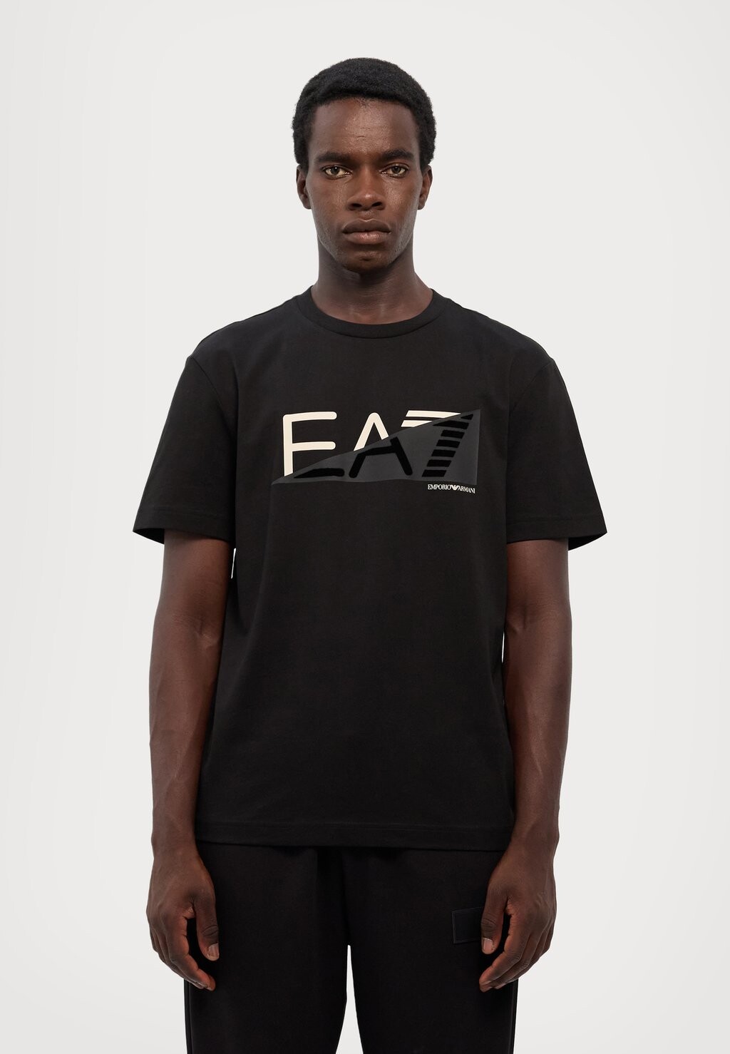 

Принт на футболке EA7 Emporio Armani, черный