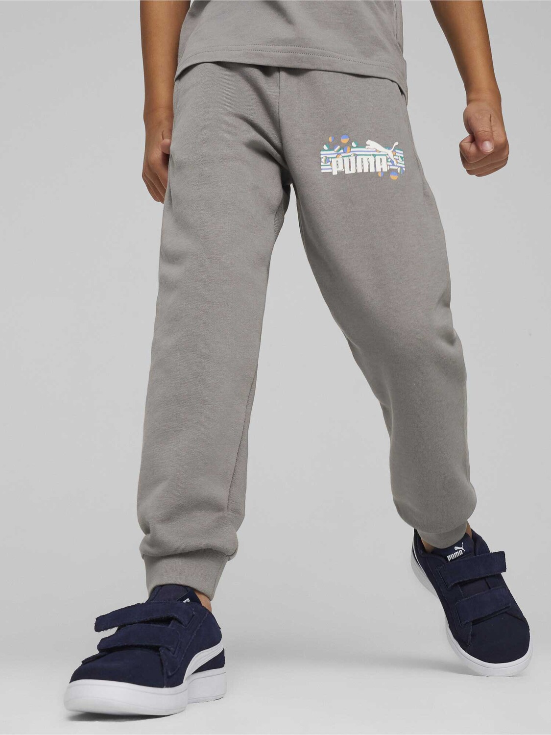 

Спортивные брюки Puma ESS+ SUMMER CAMP Sweatpants TR, серый