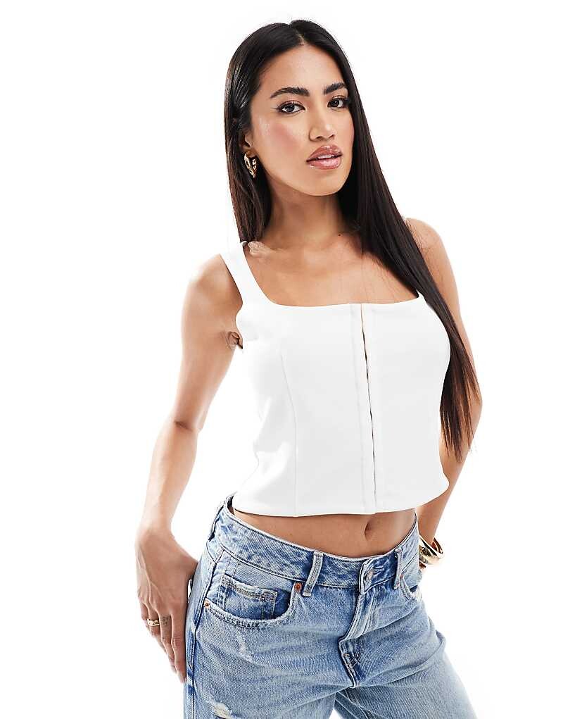 

ASOS DESIGN – кремовый приталенный корсетный топ с застежкой на крючки
