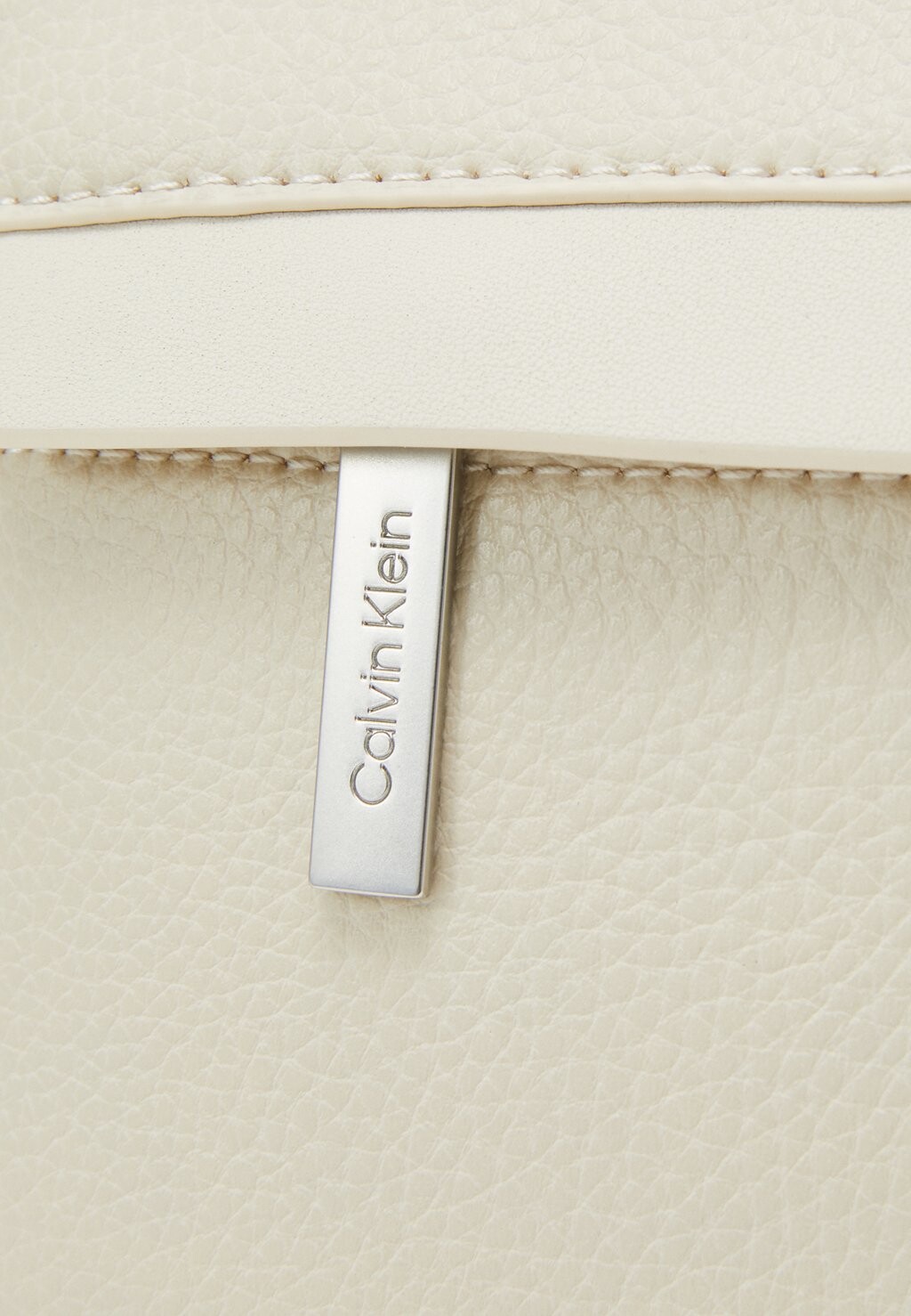 

Сумка через плечо MUST CAMERA BAG UNISEX Calvin Klein, кремовый
