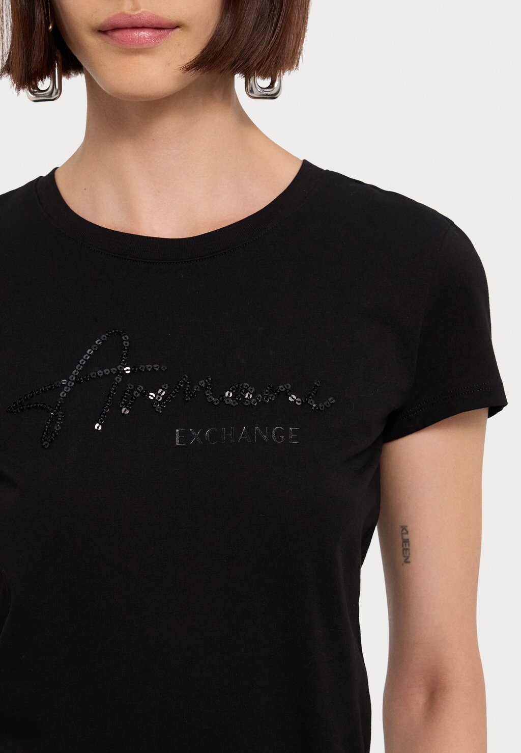 

Базовая футболка Armani Exchange, черный