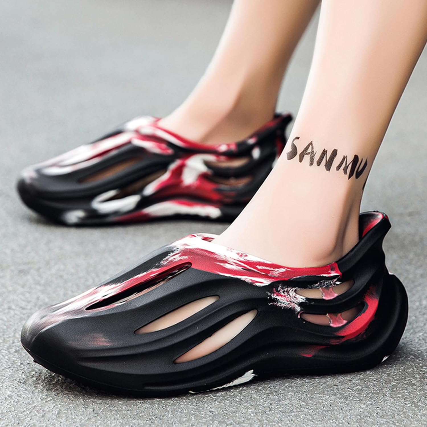 Кроссовки Foam Runner для мужчин и женщин, без шнурков, с вырезами, в стиле Foam Runner, легкие, долговечные, из EVA, дышащие, мягкие тапочки-облака для мужчин и женщин Inkuil, черный/красный — фото 4