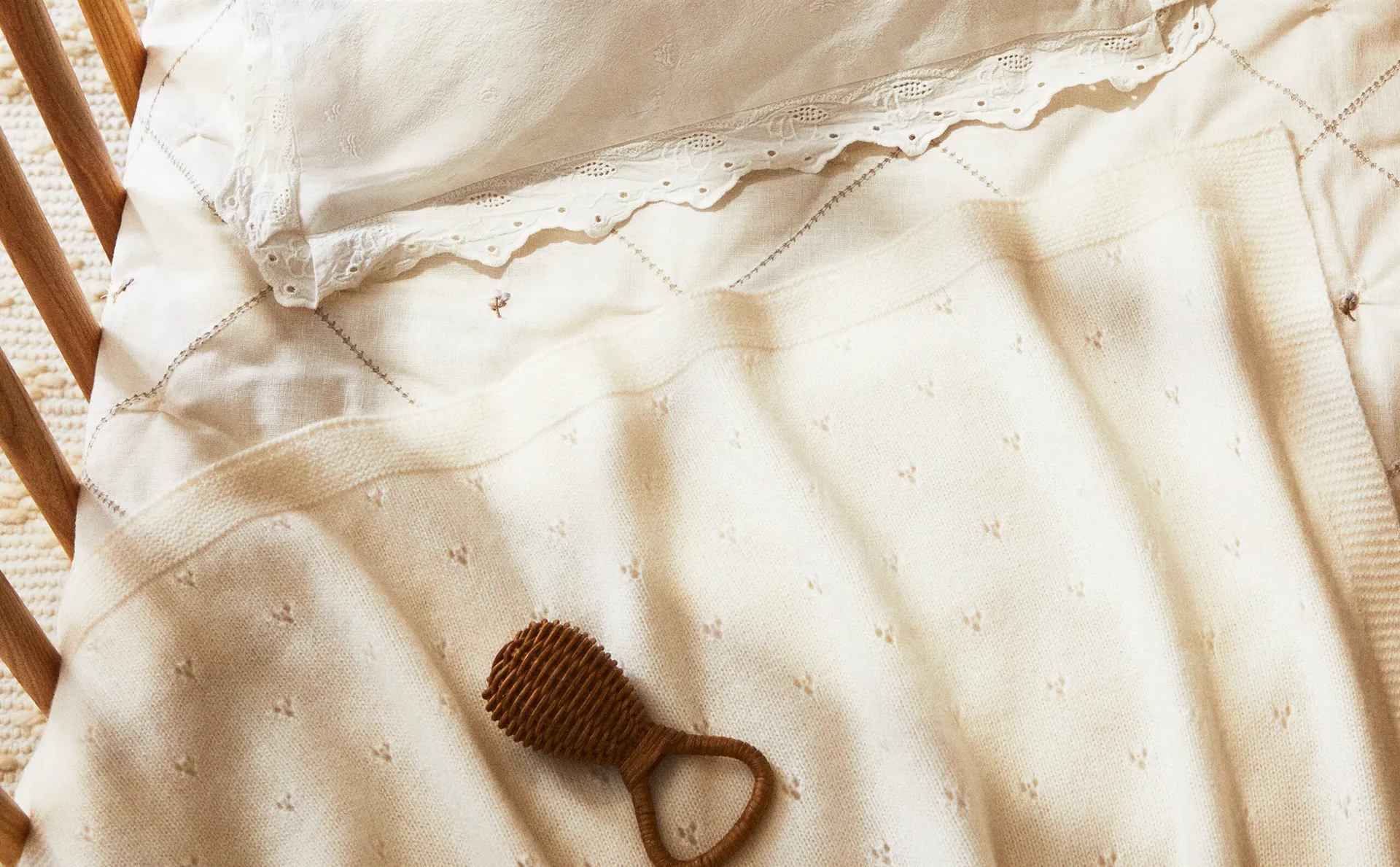 

Кашемировое одеяло с ажурной деталью Zara Home, цвет Oyster White