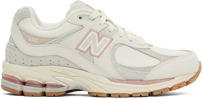 Бело-розовые кроссовки 2002 года New Balance