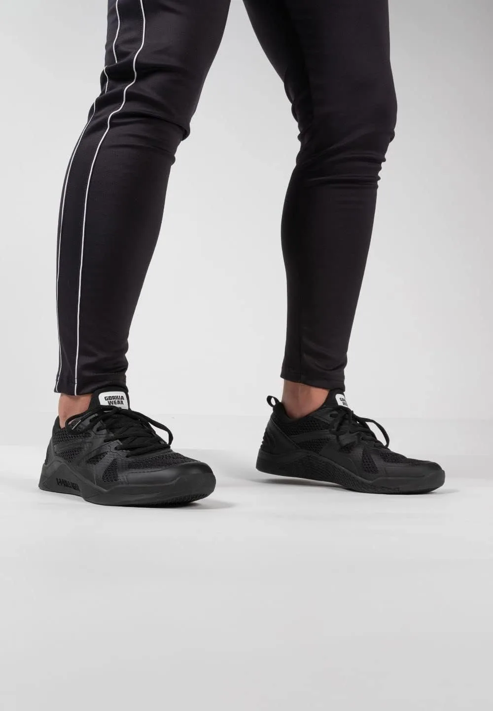 Кроссовки для бодибилдинга и фитнеса Gorilla Wear, гибридные спортивные кроссовки черного цвета - тренировочные кроссовки, многофункциональные. Отличная обувь для тренировок с логотипом, максимальная свобода движений — фото 2