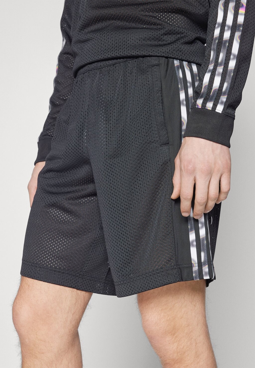

Спортивные брюки Pabllo Vittar Pride Short Unisex adidas Originals, черные