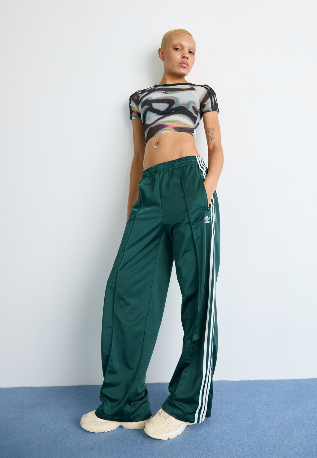 

Спортивные брюки Firebird Loose adidas Originals, минерально-зеленый