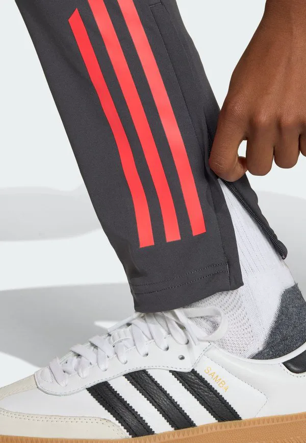 Тренировочные штаны «ливерпуля» сезона 25/26, клубная форма Adidas Performance, Utility Black — фото 4