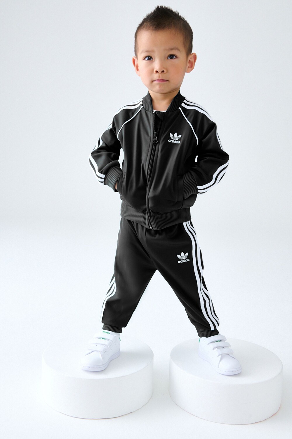 

Оригинальный детский спортивный костюм adicolor sst Adidas, черный