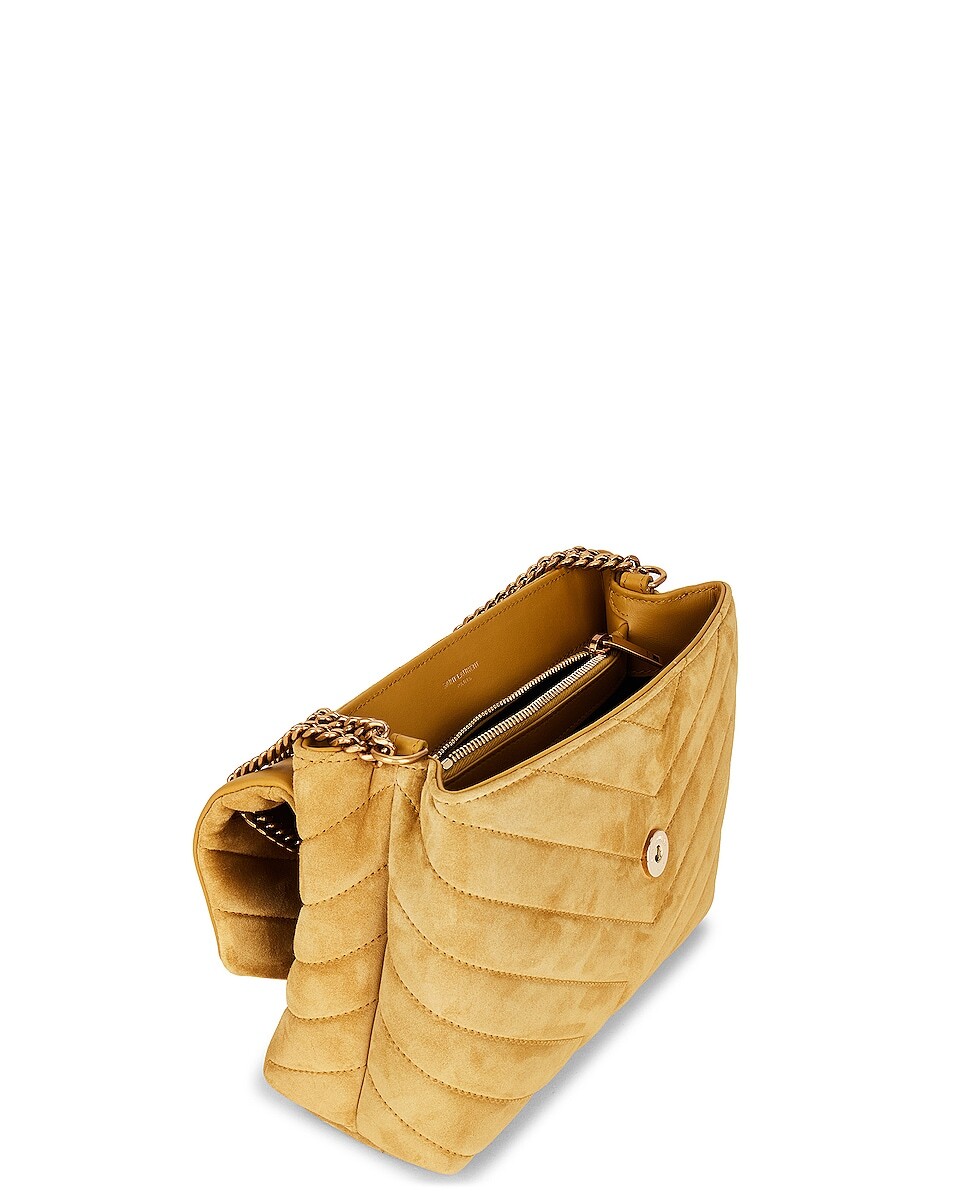 

Маленькая сумка Loulou с монограммой Saint Laurent, цвет Light Char