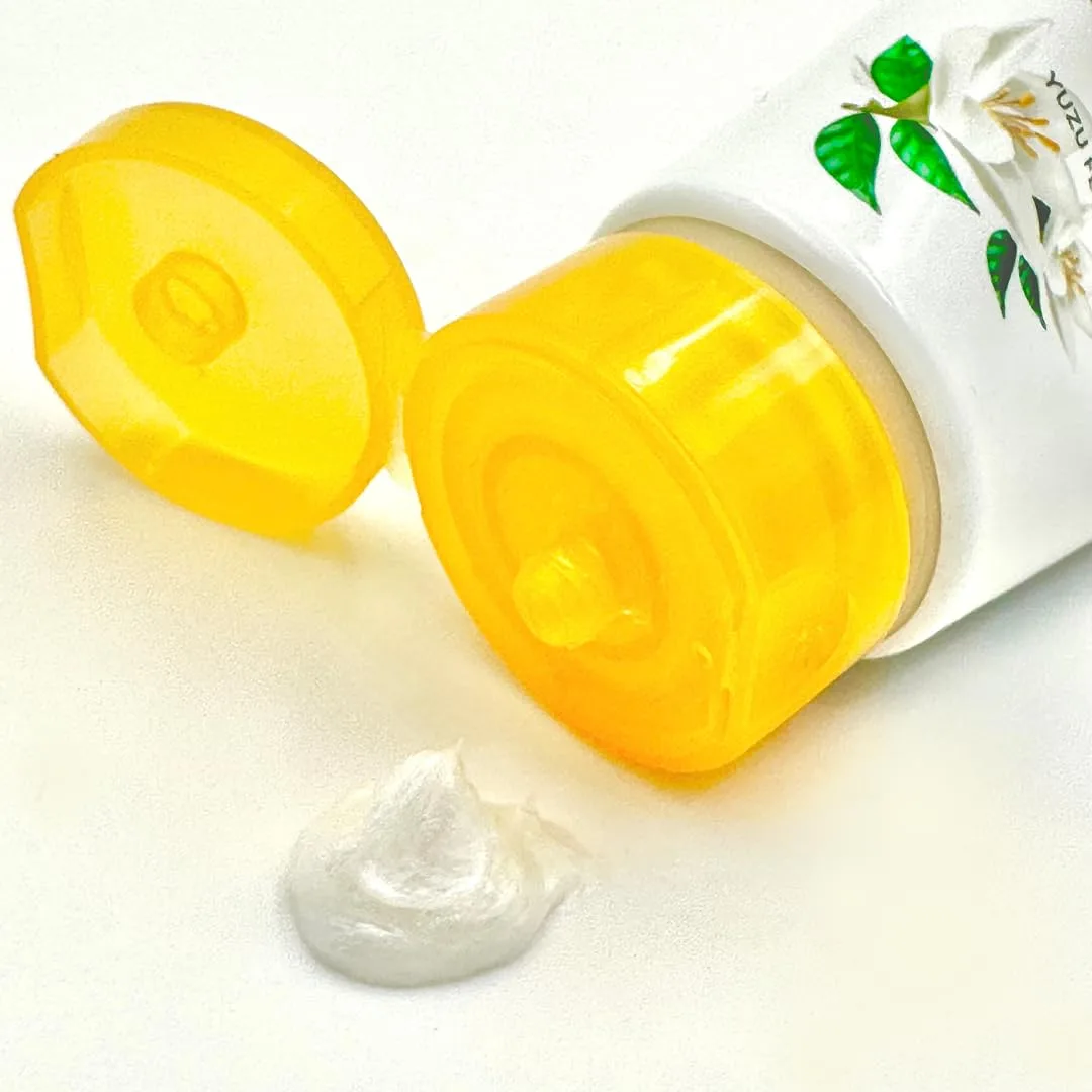 Yu-Be Yuzu Pure Hydration Cream: лосьон для тела и рук - веганский крем для чувствительной и сухой кожи с экстрактом цветов юдзу, увлажняющий днем и ночью, для восстановления потрескавшихся пяток - 3 шт по 40 мл — фото 4