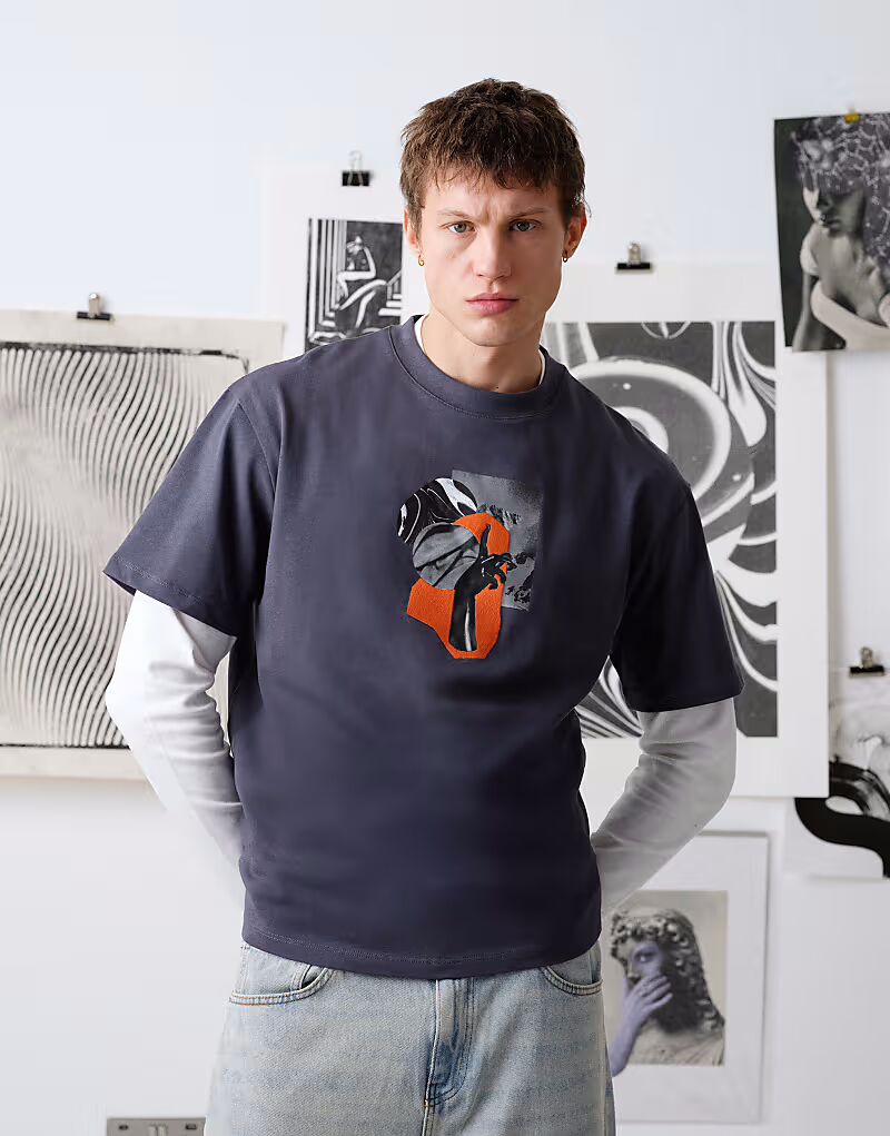 

Футболка Topman x Becky Baier премиум-класса, свободного кроя, с принтом от руки и вышивкой в антрацитовом цвете