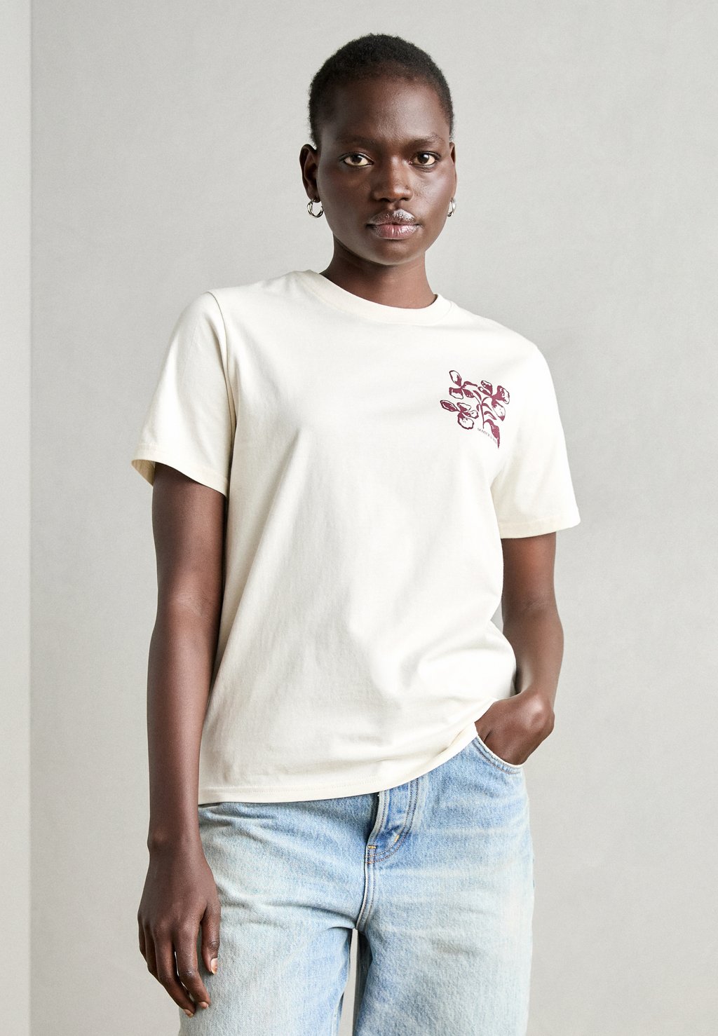 

Футболка с принтом CHEST ARTWORK REGULAR Scotch & Soda, белый