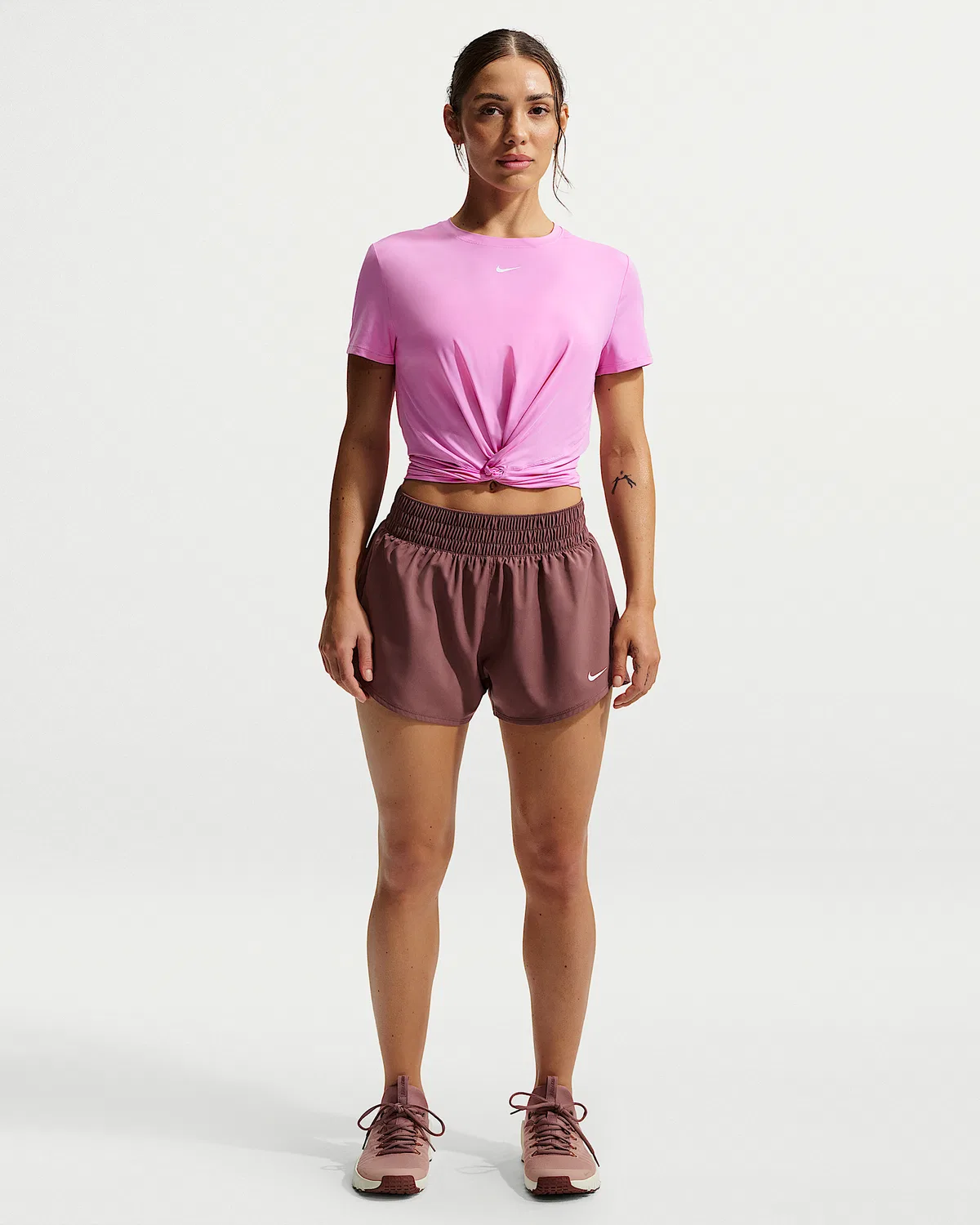 Женский топ Nike One Classic Twist с коротким рукавом Dri-FIT, Light Magenta/White — фото 4