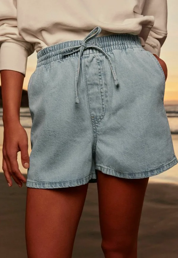 Джинсовые шорты укороченного кроя, надеваются через голову. Next, Light Blue Denim — фото 4