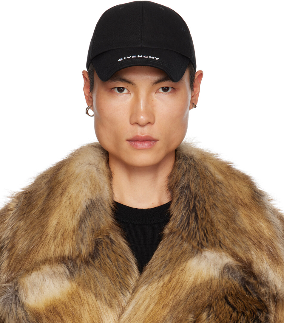 

Черная кепка с вышивкой Givenchy