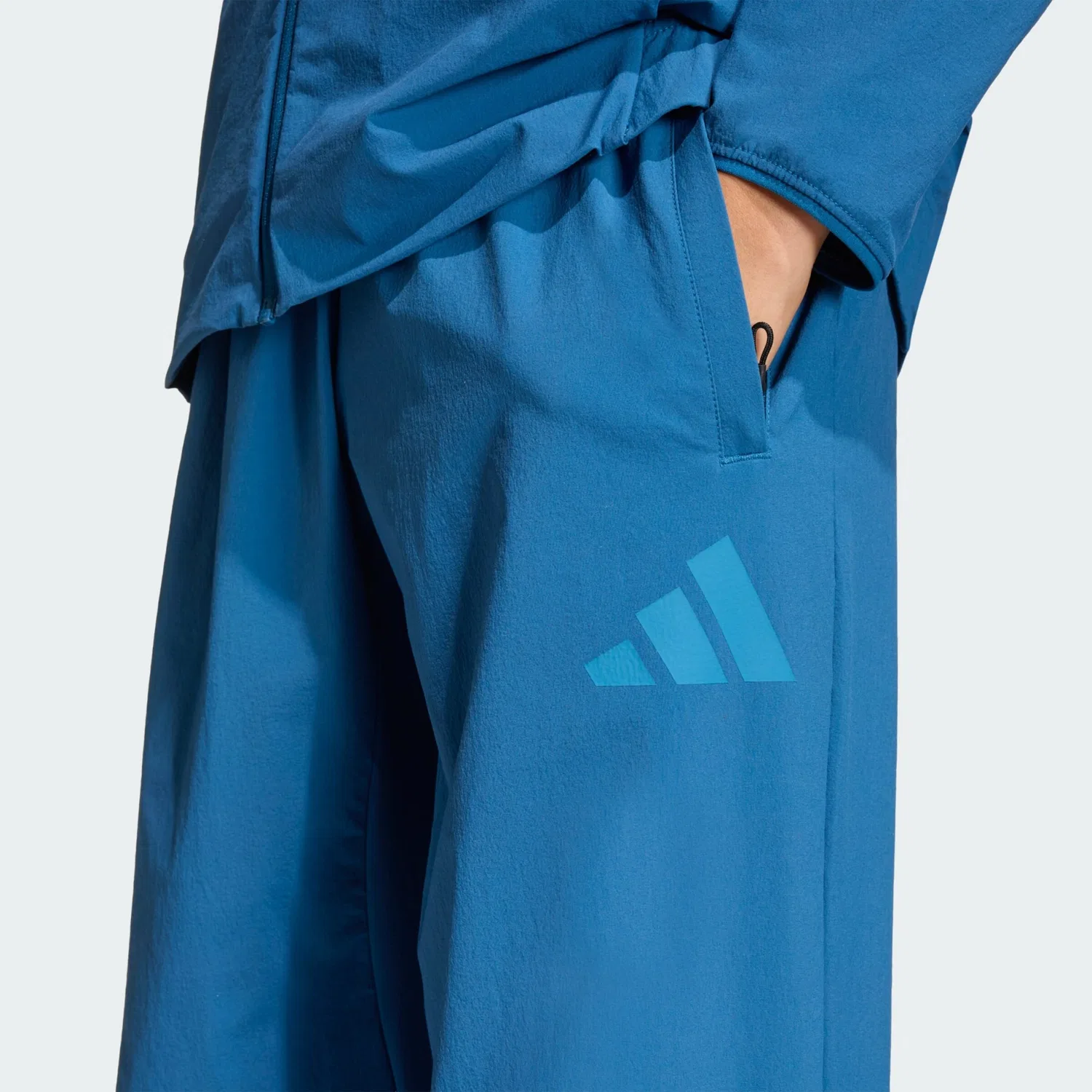 Спортивные брюки Adidas Sportswear свободного кроя ZNE синего и лазурного цвета — фото 4