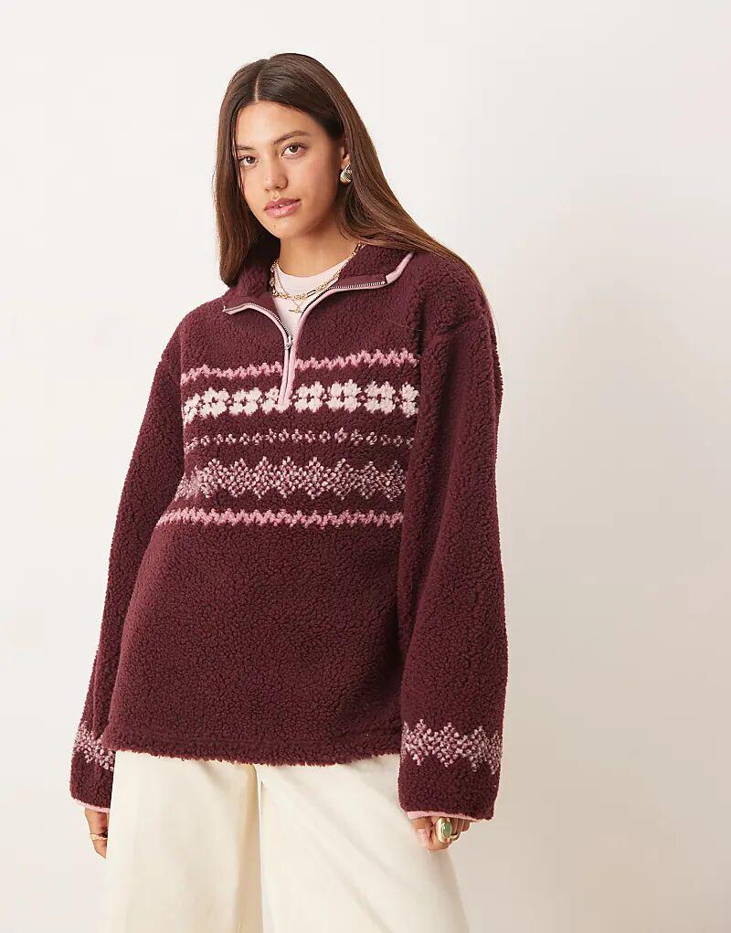 

Флисовая кофта ASOS DESIGN с застежкой-молнией до середины бедра и узором «фэйр-айс» в сливовом и розовом цветах