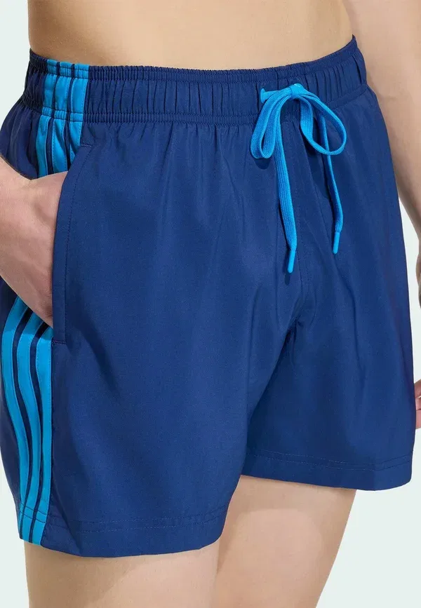 Плавки Adidas Sportswear 3 Stripes Swim Shorts 5 Inch, темно-синий с ярко-синим — фото 4