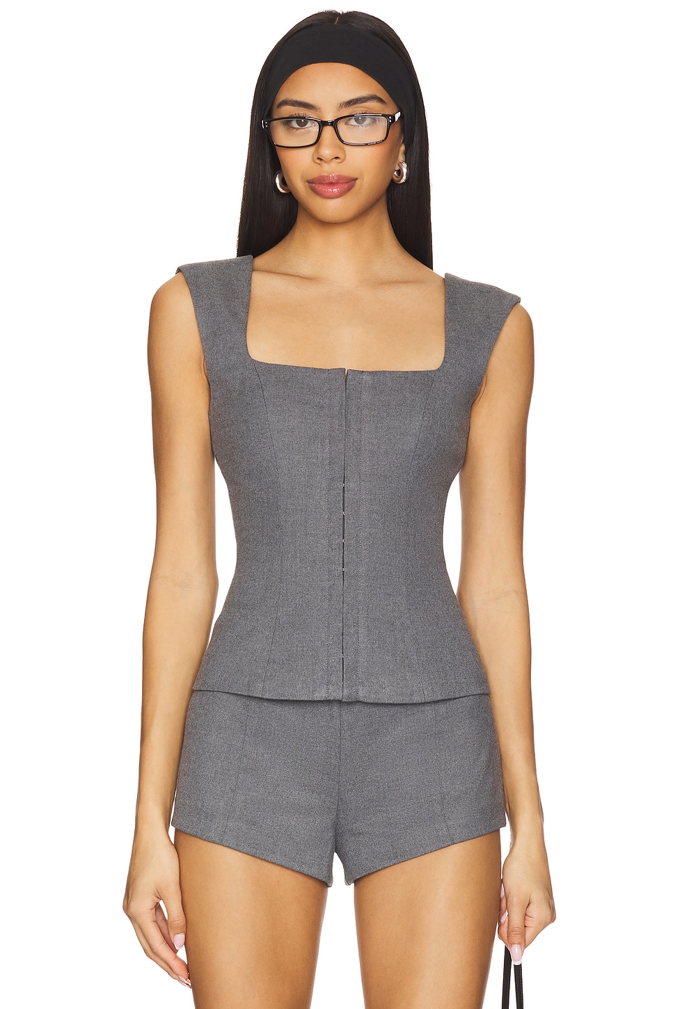 

Топ Delanie H:Ours, charcoal grey