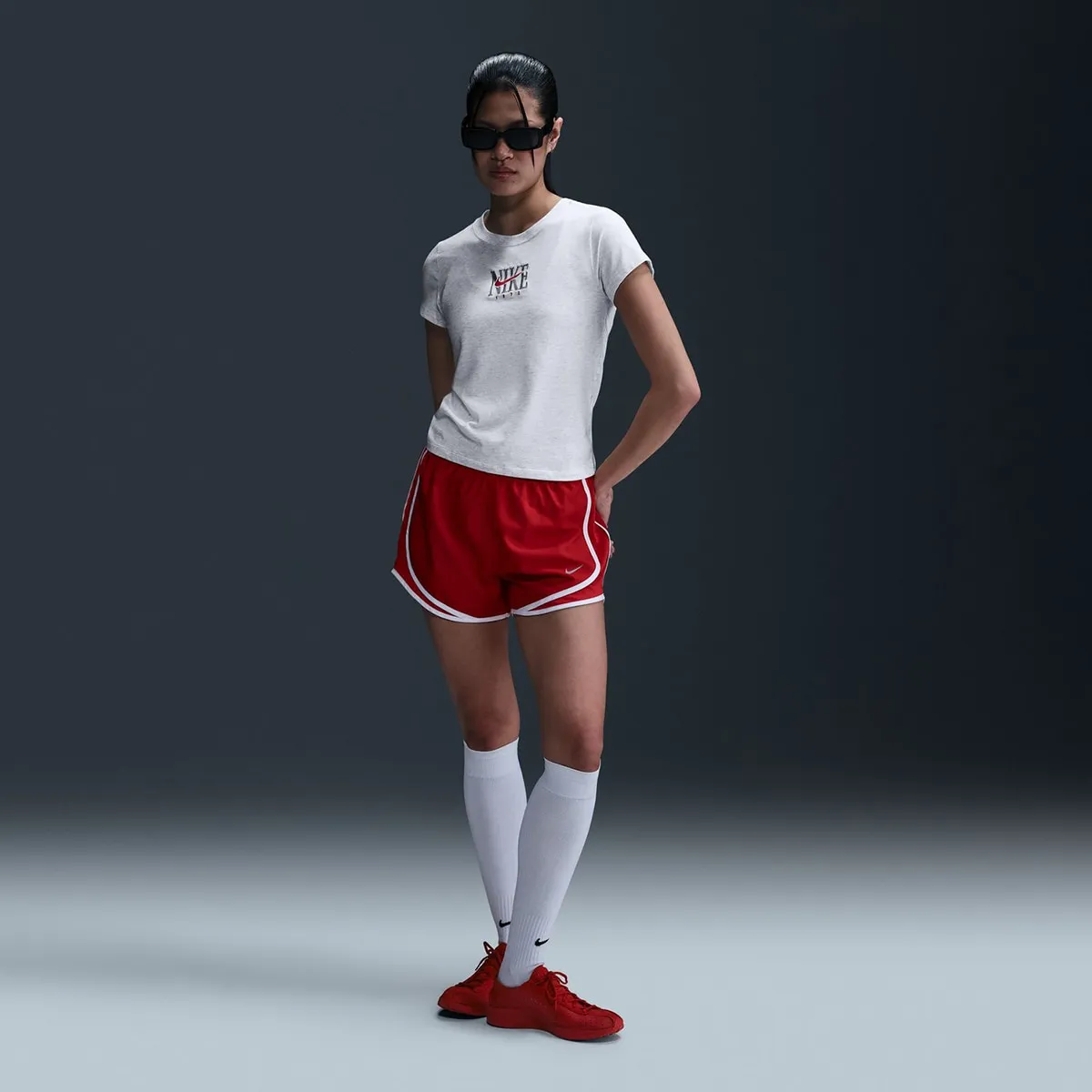 

Женская футболка Sportswear Nike, серый