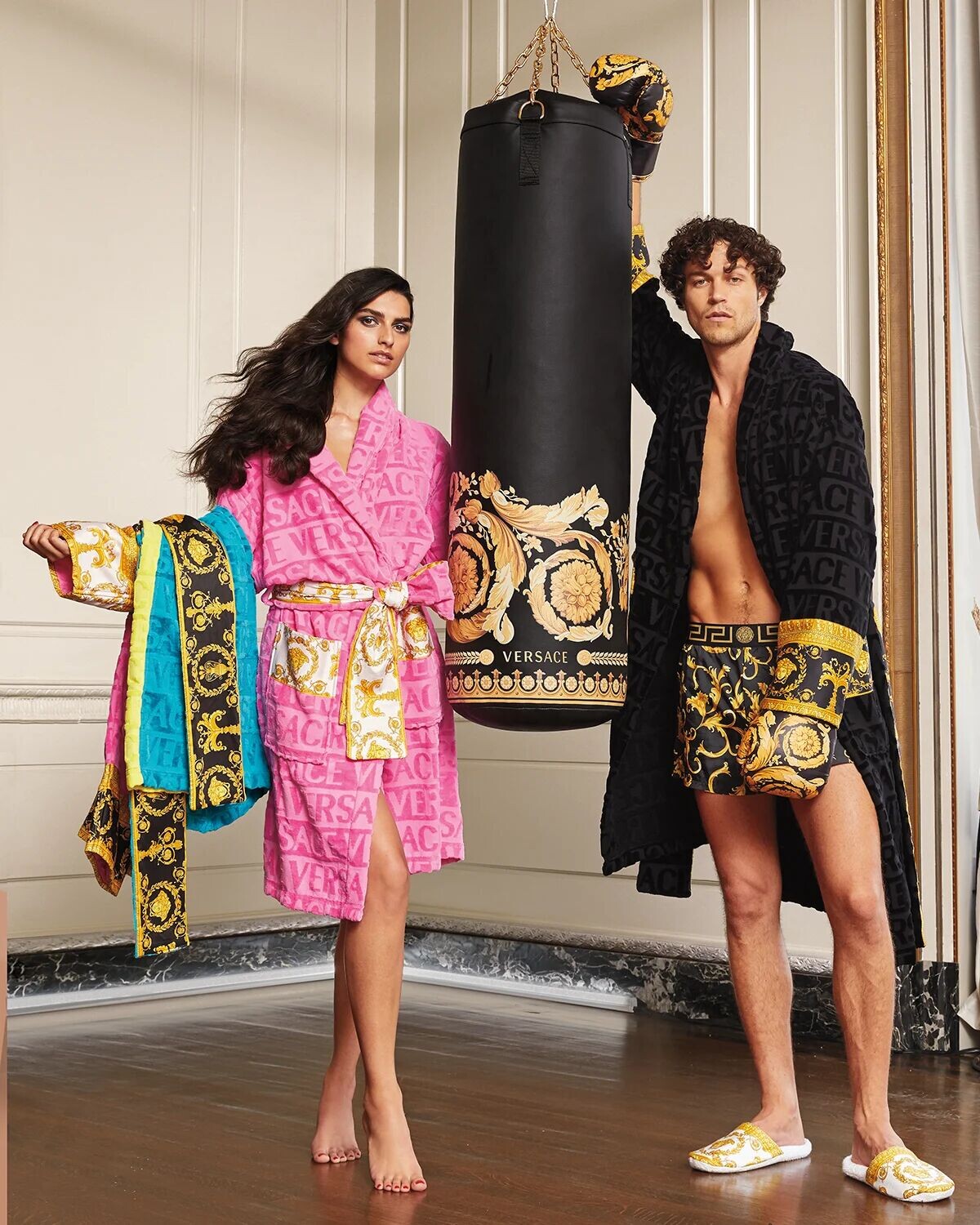 

Халат унисекс с рукавами в стиле барокко Versace, цвет Pink