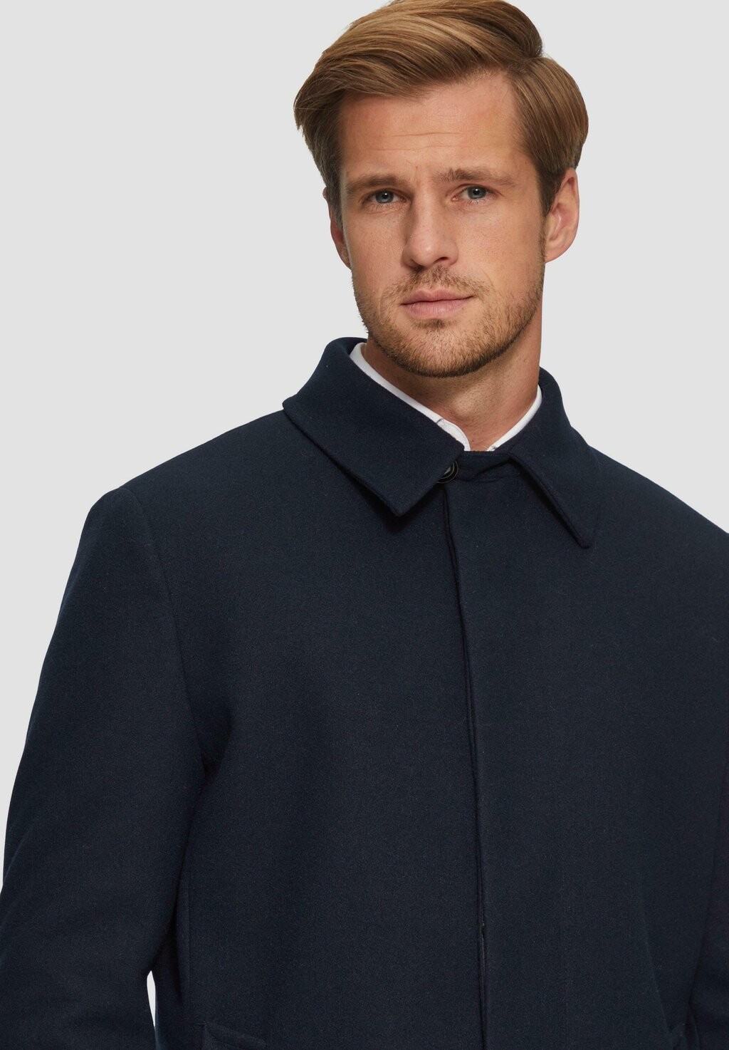 

Зимнее пальто MIT UMLEGEKRAGEN s.Oliver BLACK LABEL, темно-синий
