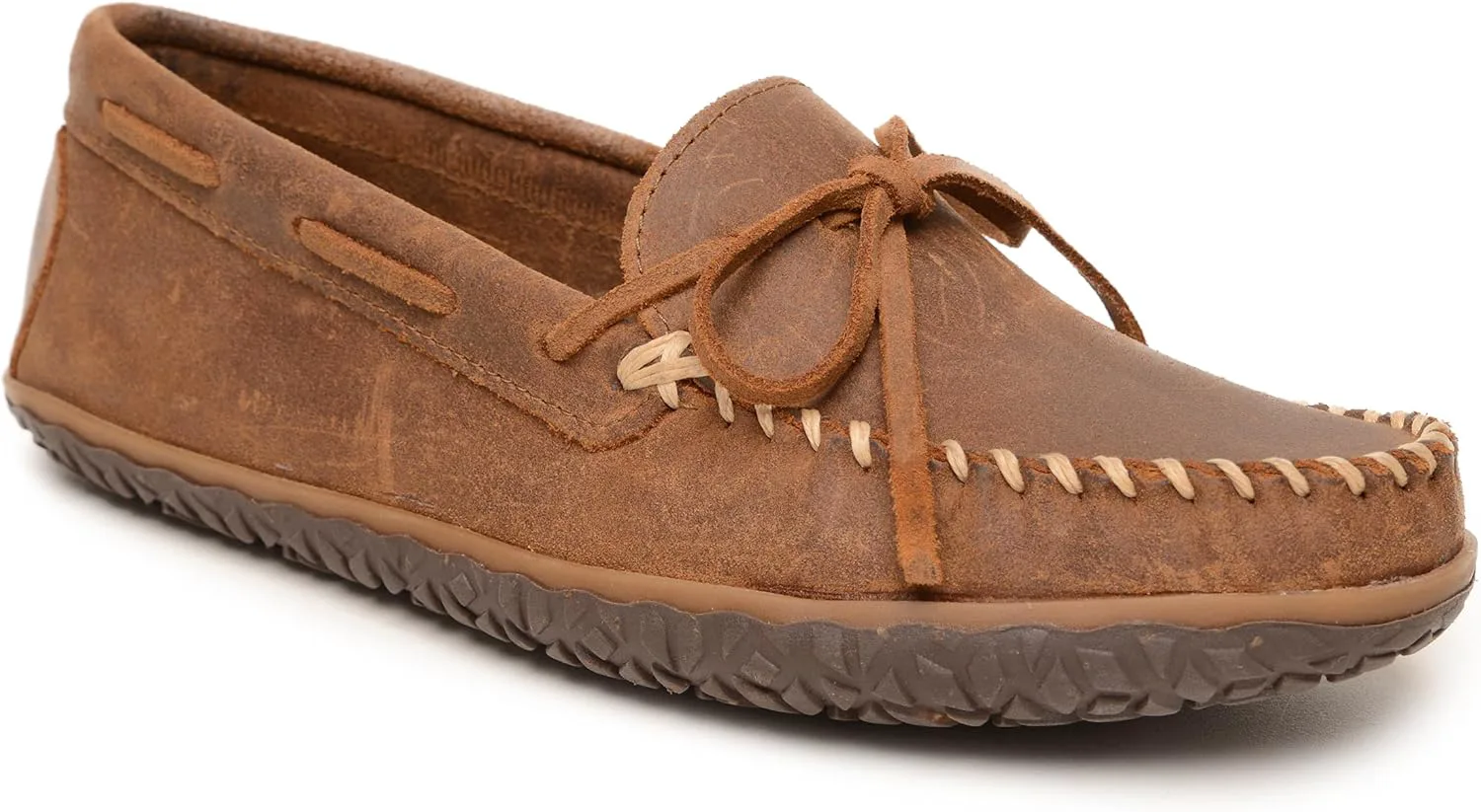 Мокасины Minnetonka Men's Tread из замши для мужчин - водоотталкивающие домашние и уличные тапочки с резиновой подошвой MinnTREAD, коричневый — фото 2