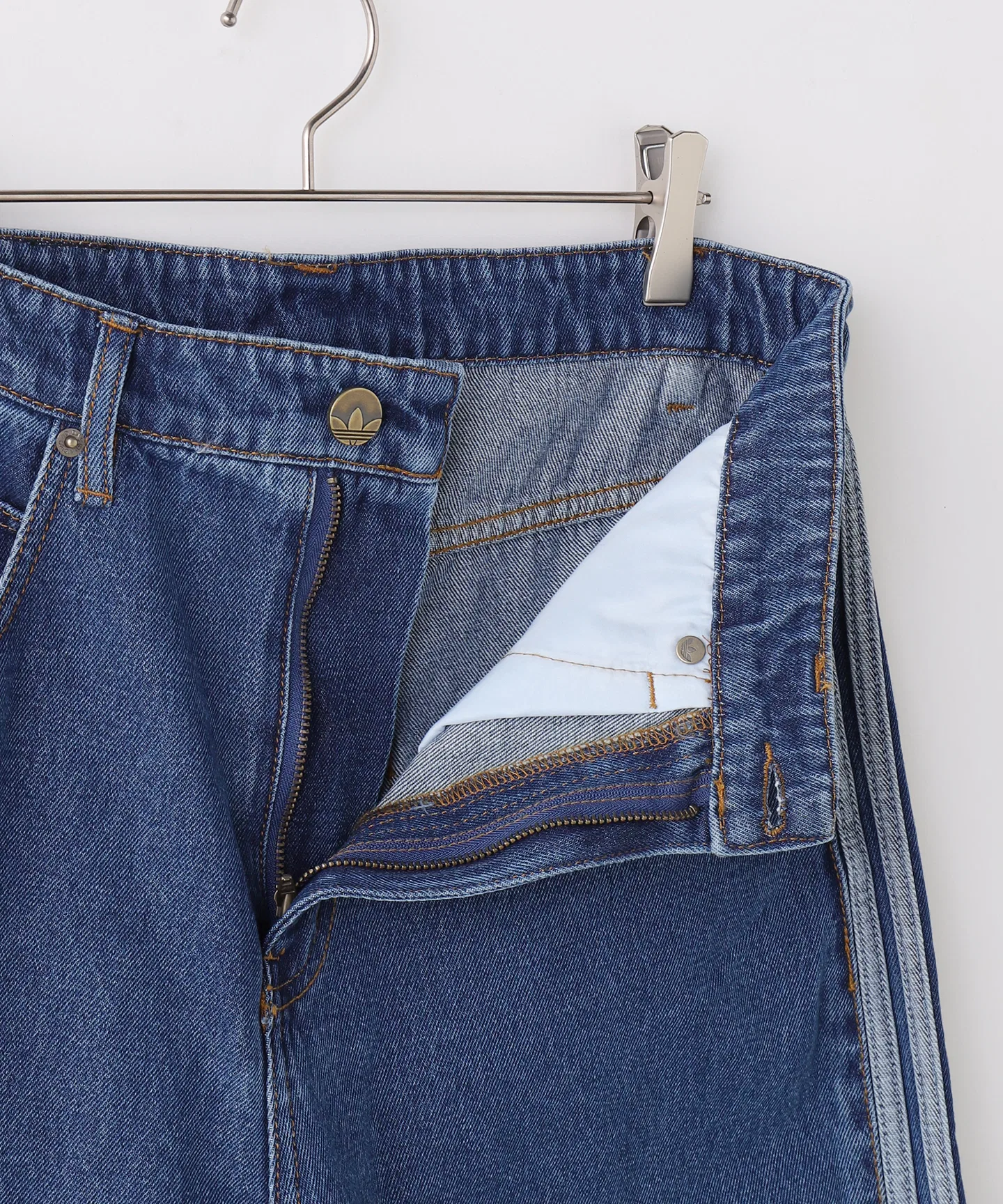 Мужские джинсовые шорты adidas Originals FIREBIRD ADICOLOR DENIM SHORTS — фото 3