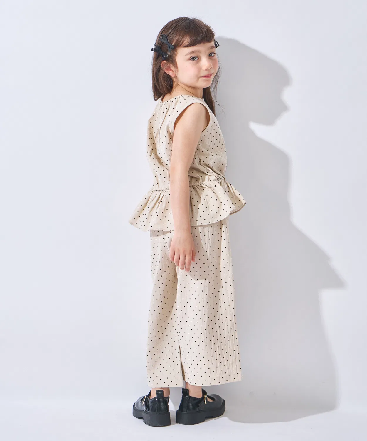 Детский костюм с рюшами ever closet 7/8 длины, бежевый — фото 3