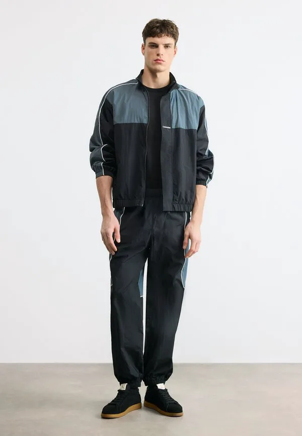 Комбинезонные спортивные штаны для поездок на работу Calvin Klein, Black/Turbulence — фото 2