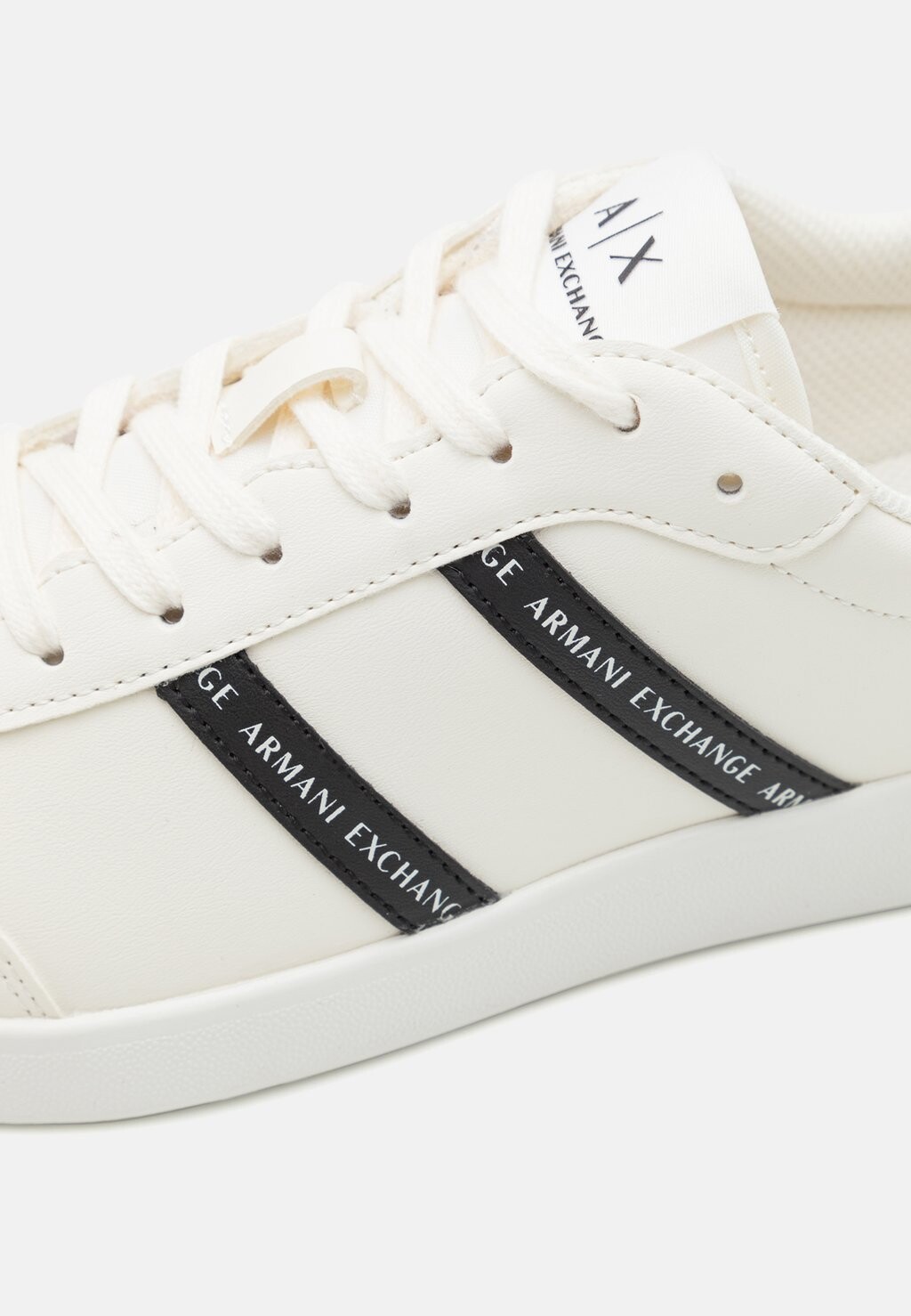 

Кроссовки на шнуровке BERLIN Armani Exchange, белый