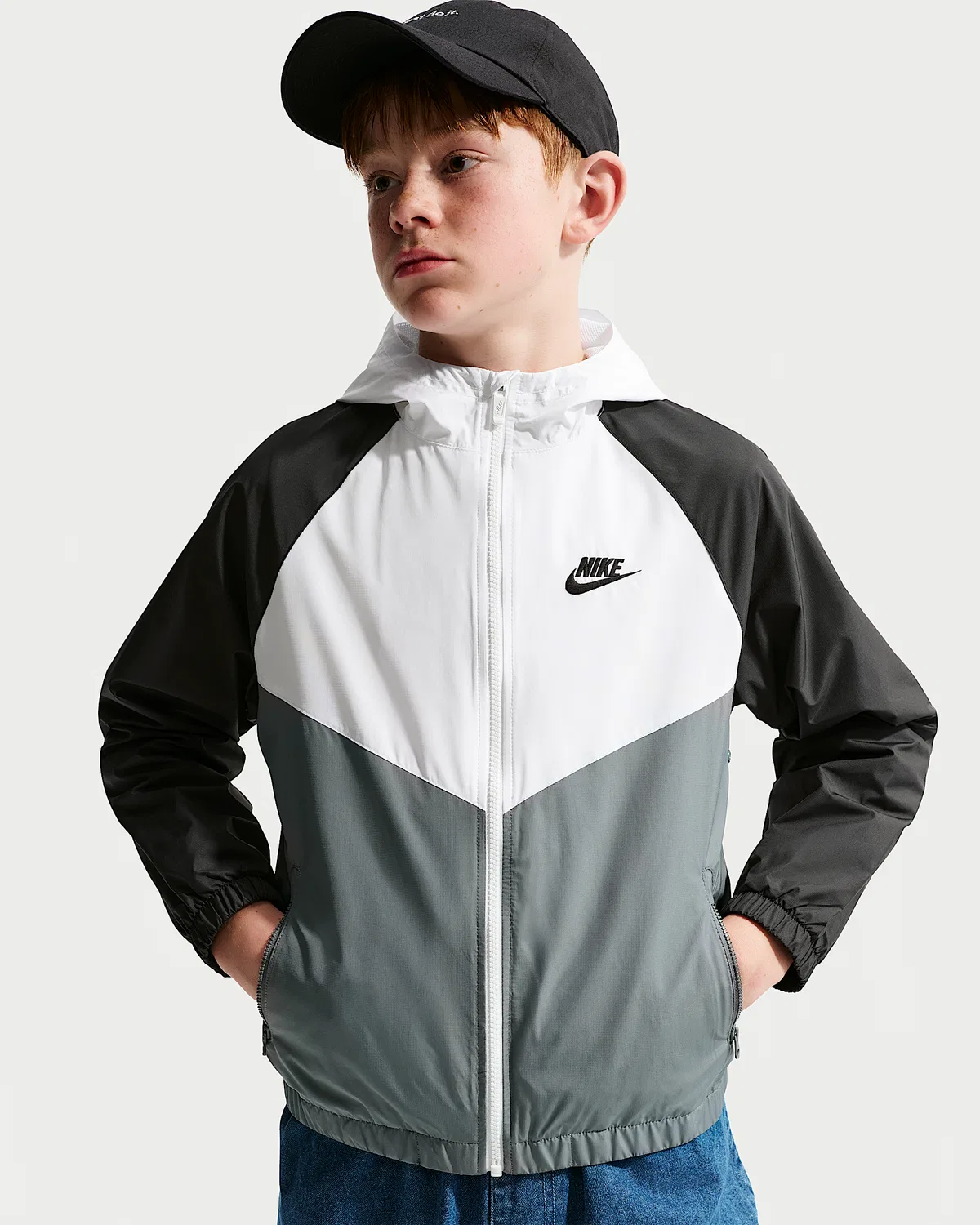 Детская куртка с капюшоном Nike Sportswear Windrunner Repel, White/Smoke Grey/Black/Black
