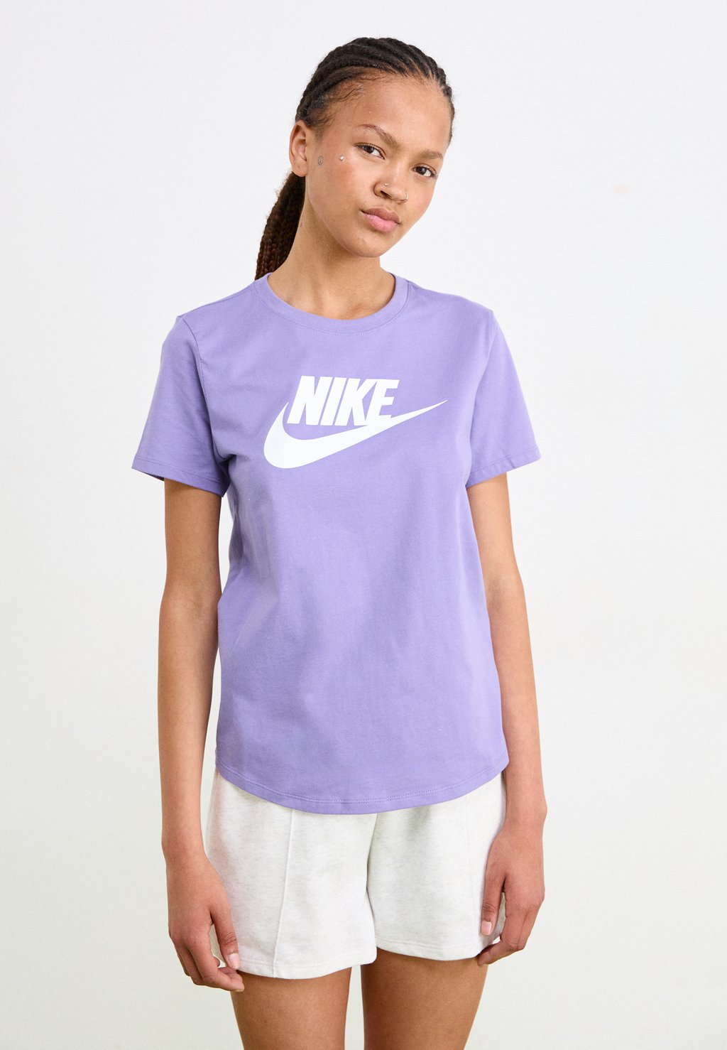 

Футболка с принтом TEE Nike Sportswear, фиолетовый