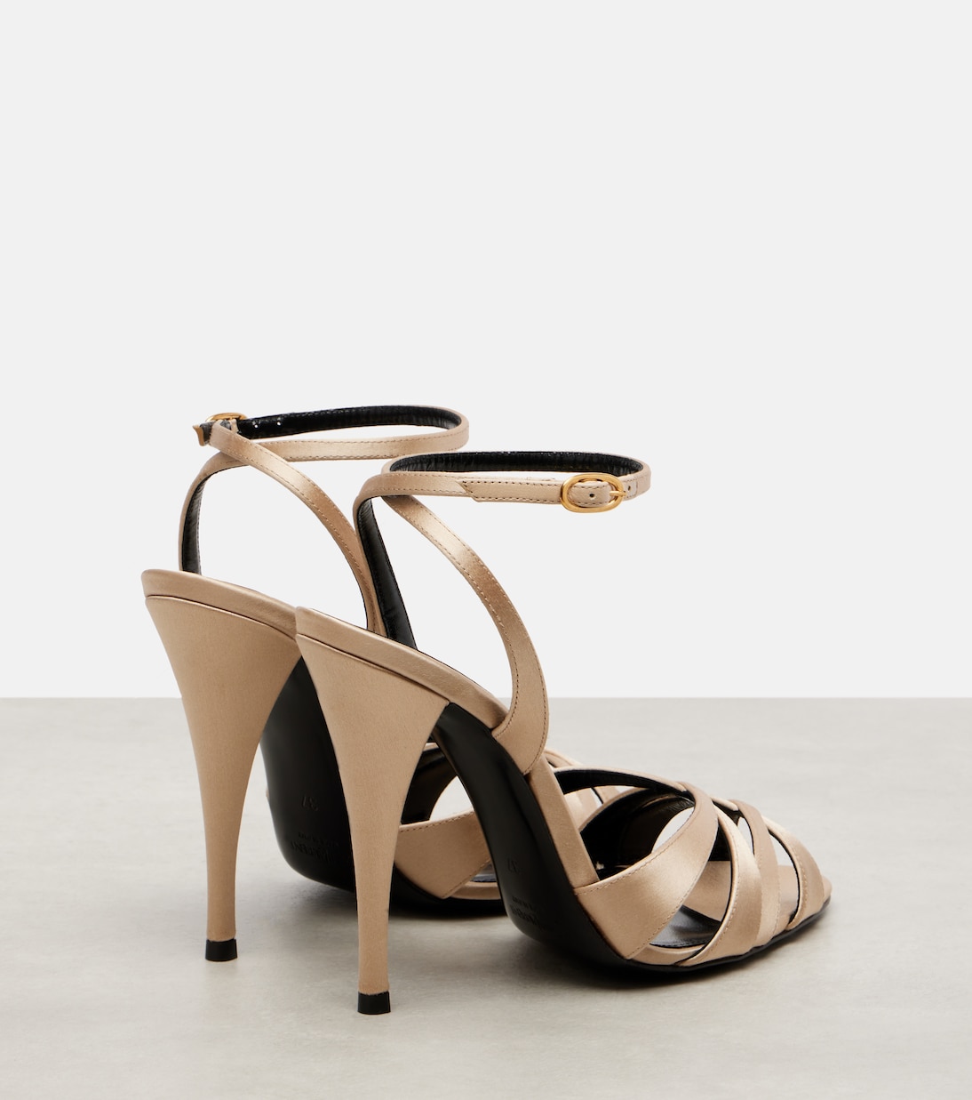 Шелковые сандалии Chandelle 110 из креп-сатина Saint Laurent, Faint Pink — фото 2