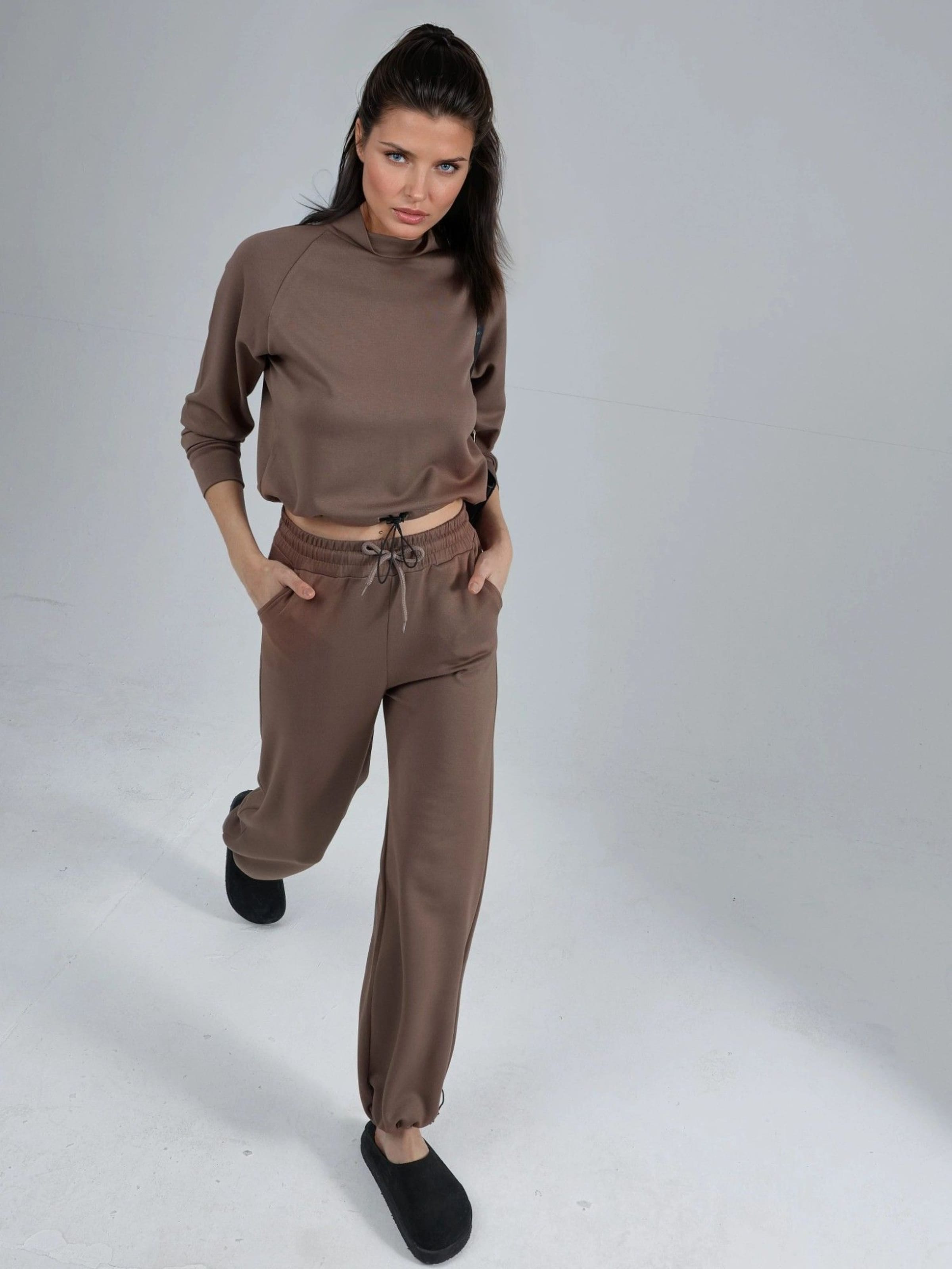 

Hiccup Спортивный костюм в коричневом цвете